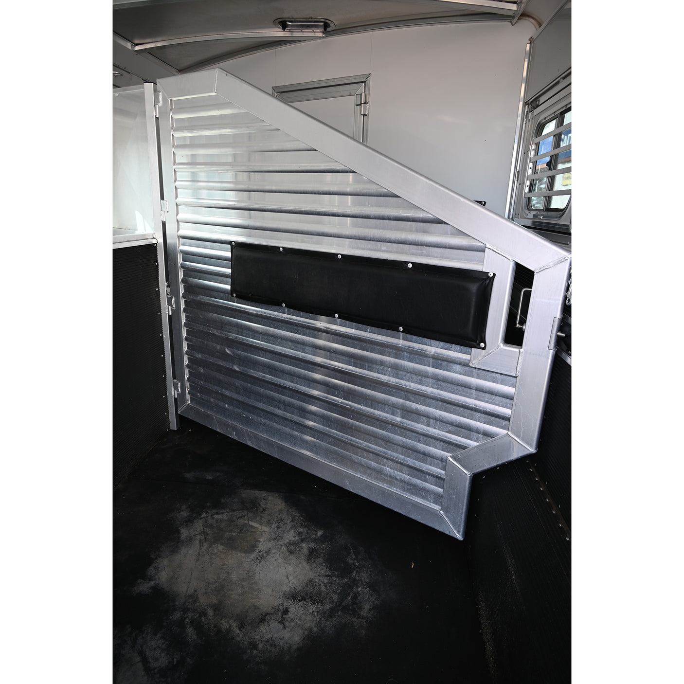 2014 Elite 3 Horse Trailer with 11' Living Quarter, Air Ride Axles