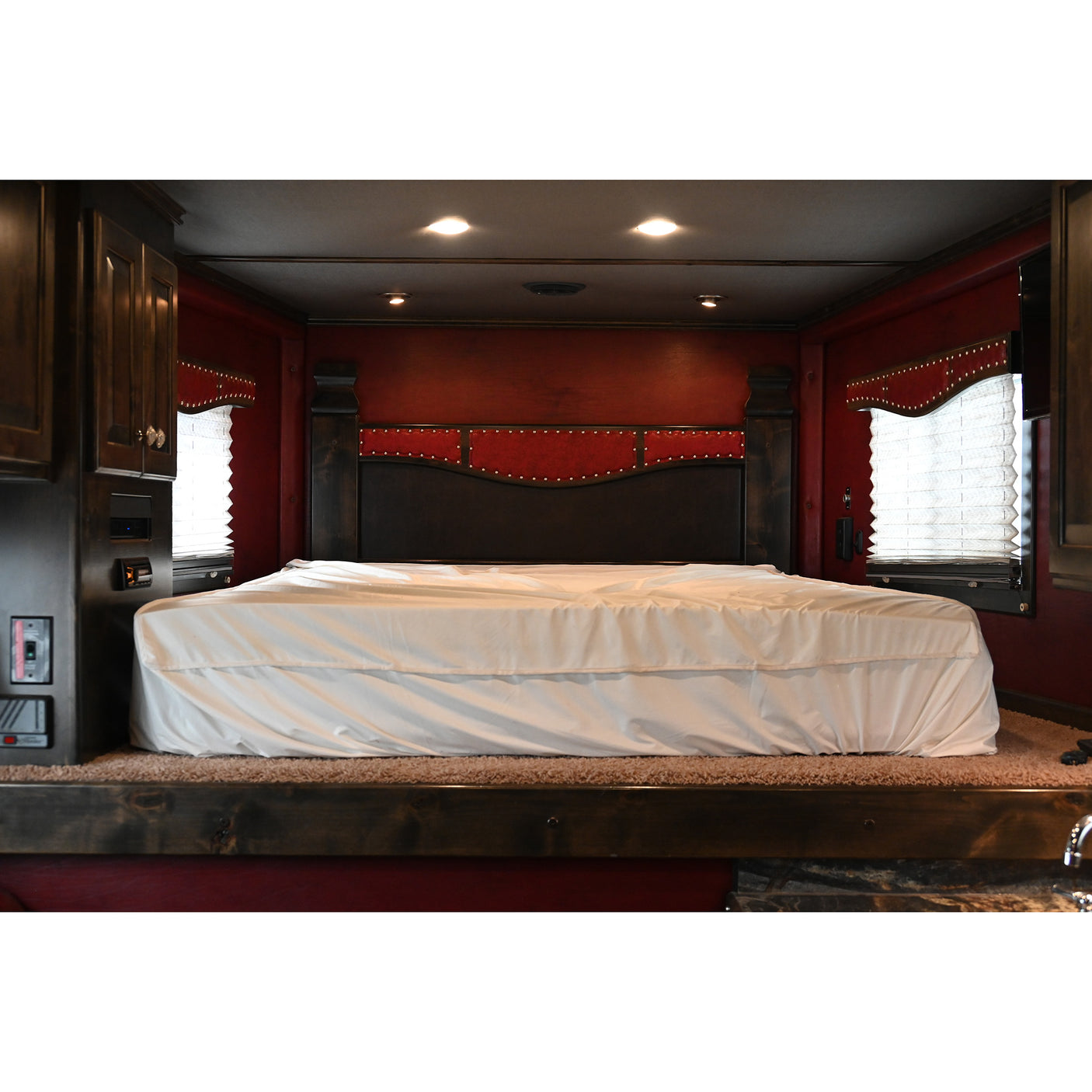 2014 Elite 3 Horse Trailer with 11' Living Quarter, Air Ride Axles