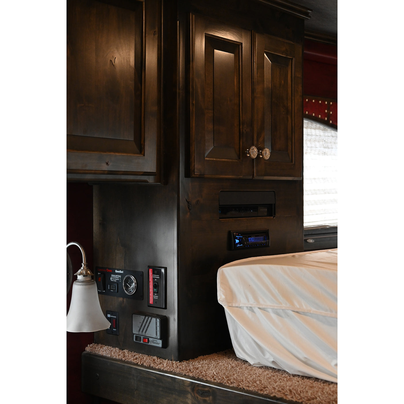 2014 Elite 3 Horse Trailer with 11' Living Quarter, Air Ride Axles