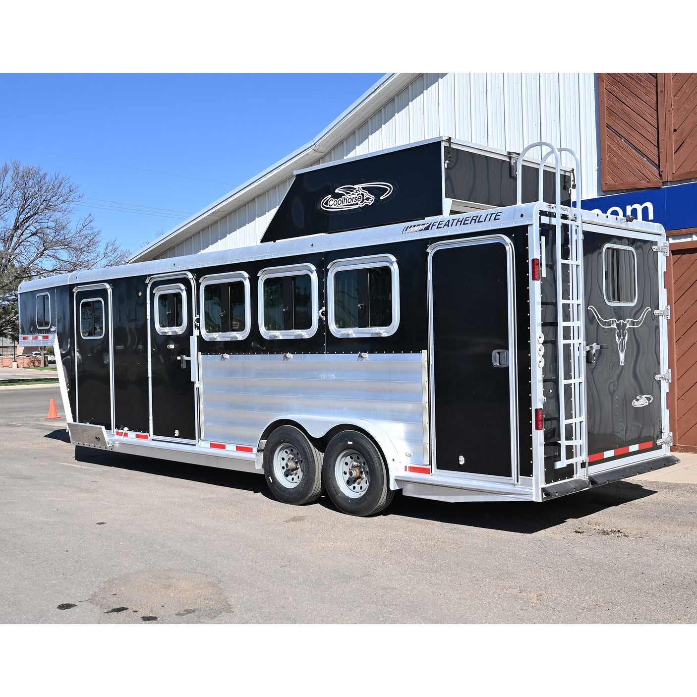 2020 Featherlite 4 Horse Gooseneck Trainer's Tack Horse Trailer