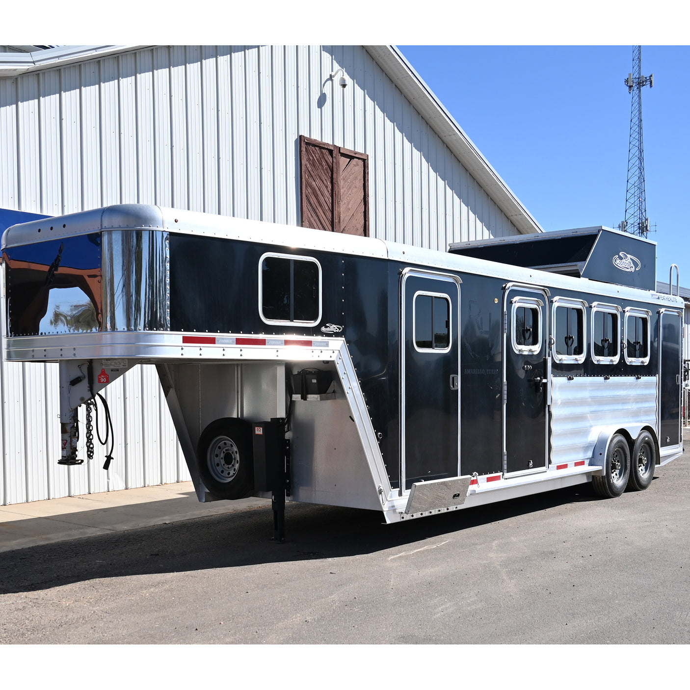 2020 Featherlite 4 Horse Gooseneck Trainer's Tack Horse Trailer
