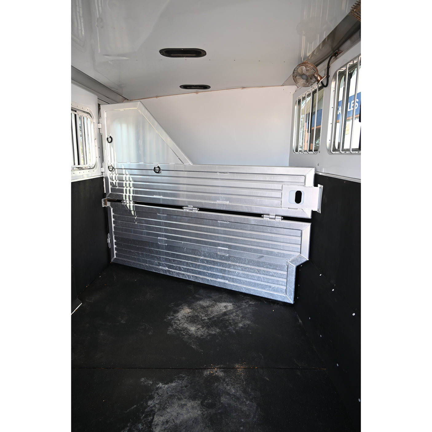 2020 Featherlite 4 Horse Gooseneck Trainer's Tack Horse Trailer