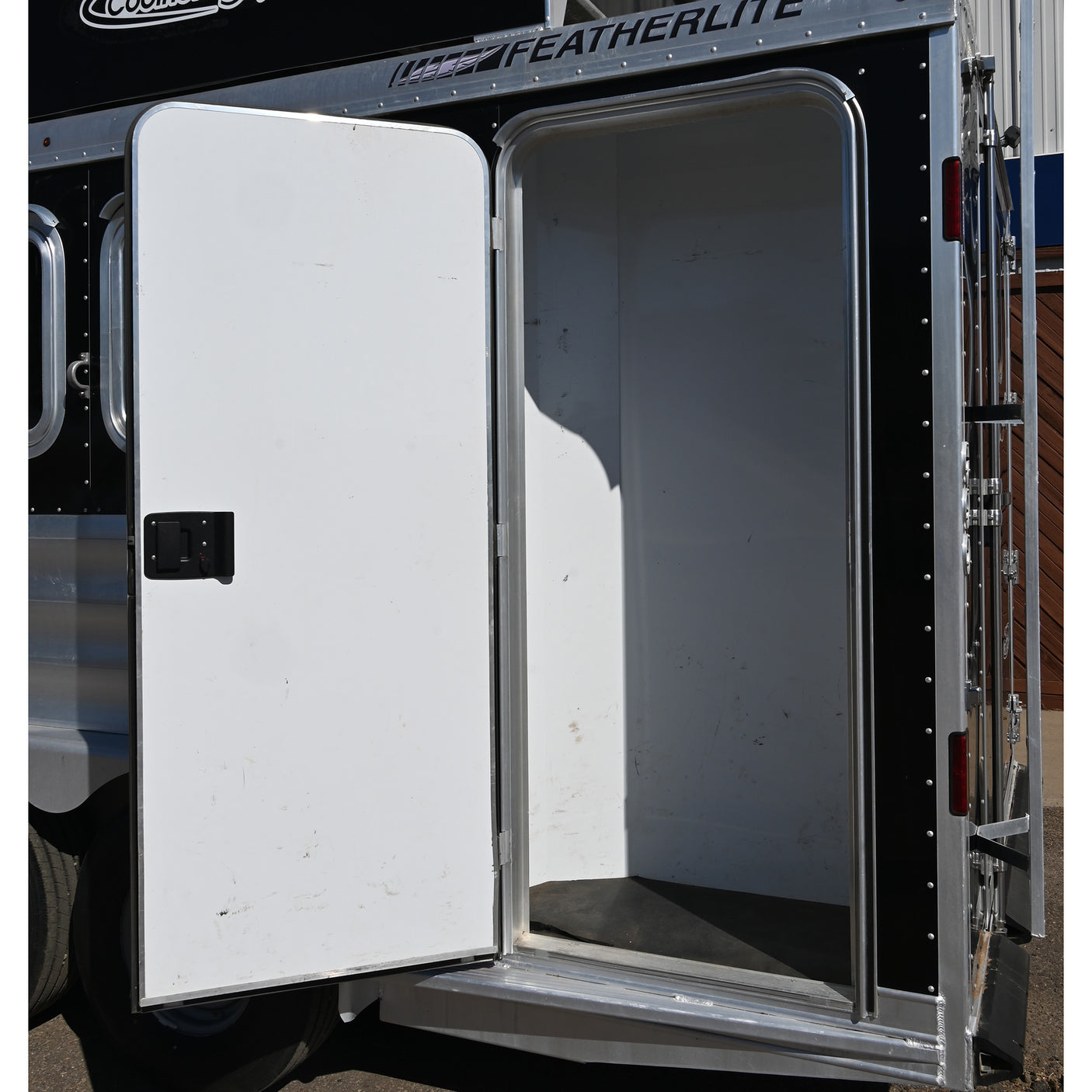 2020 Featherlite 4 Horse Gooseneck Trainer's Tack Horse Trailer