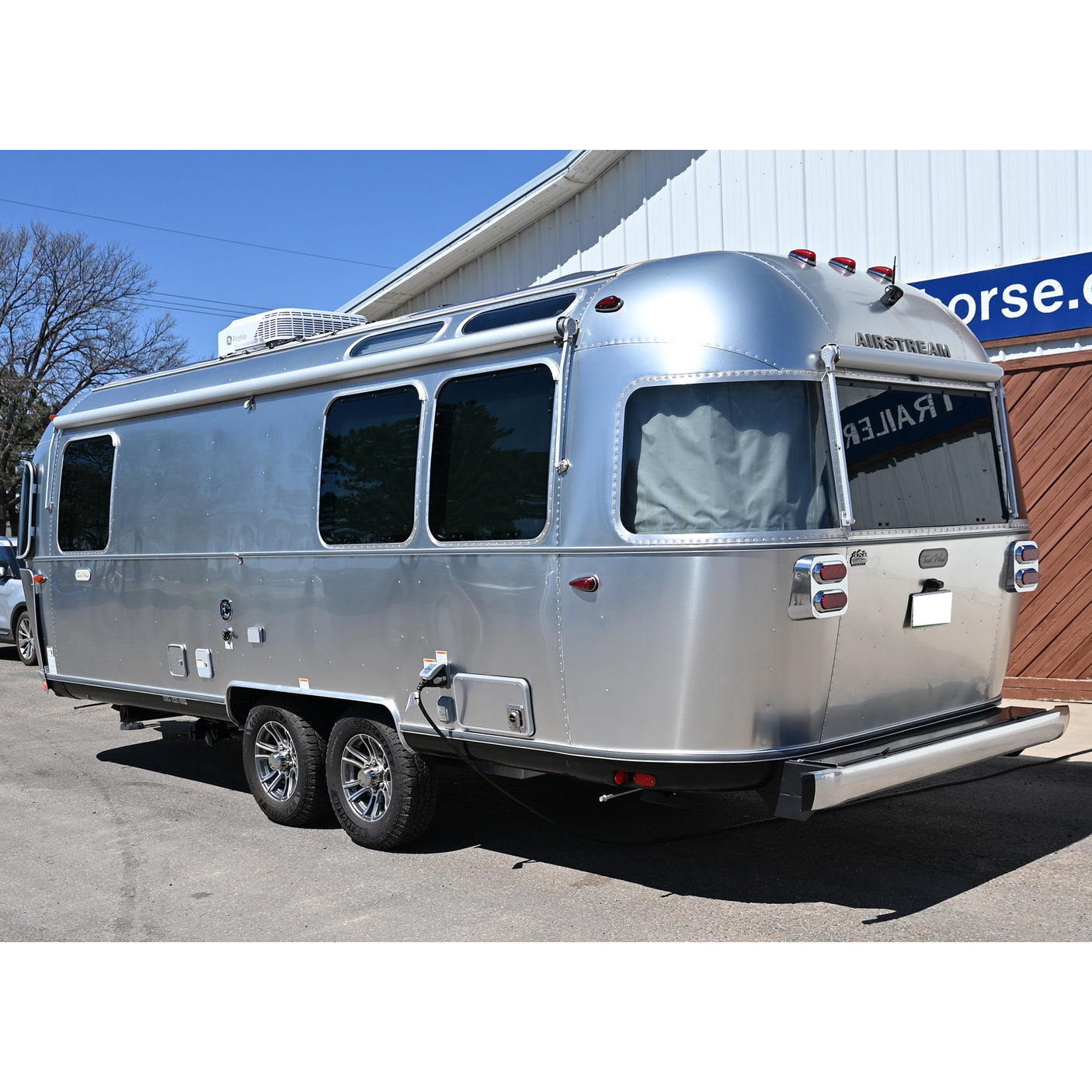2025 Preowned Airstream M-25FB Queen Trade Wind RV- Never Used