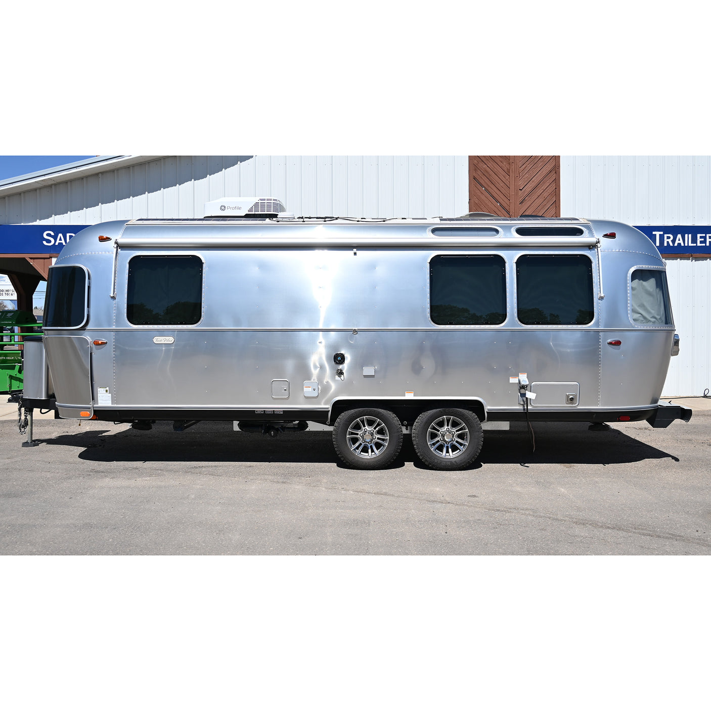 2025 Preowned Airstream M-25FB Queen Trade Wind RV- Never Used