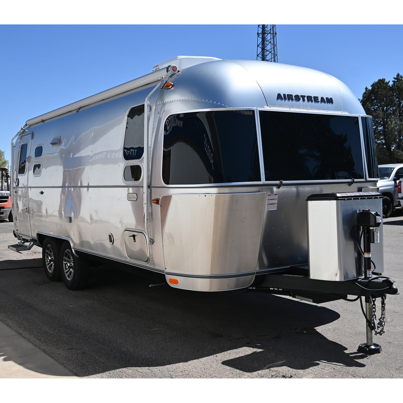 2025 Preowned Airstream M-25FB Queen Trade Wind RV- Never Used