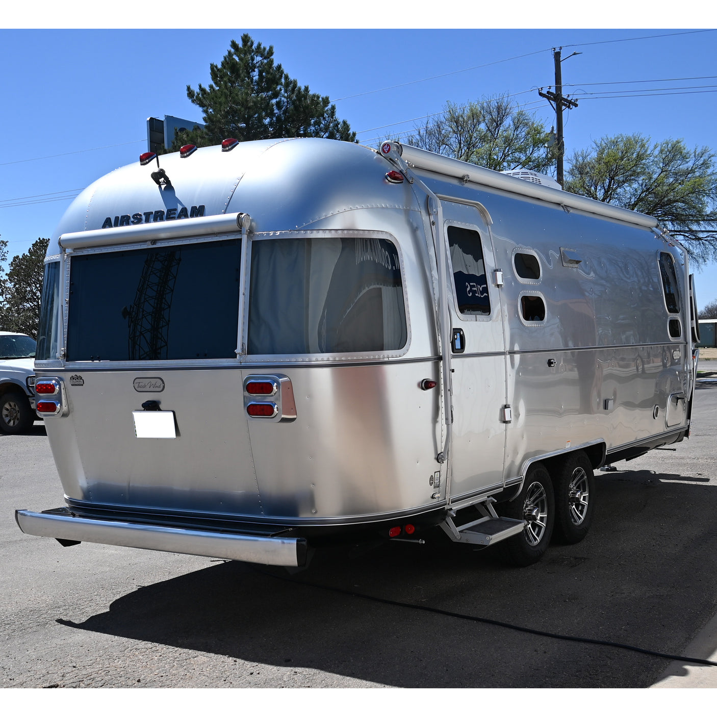 2025 Preowned Airstream M-25FB Queen Trade Wind RV- Never Used