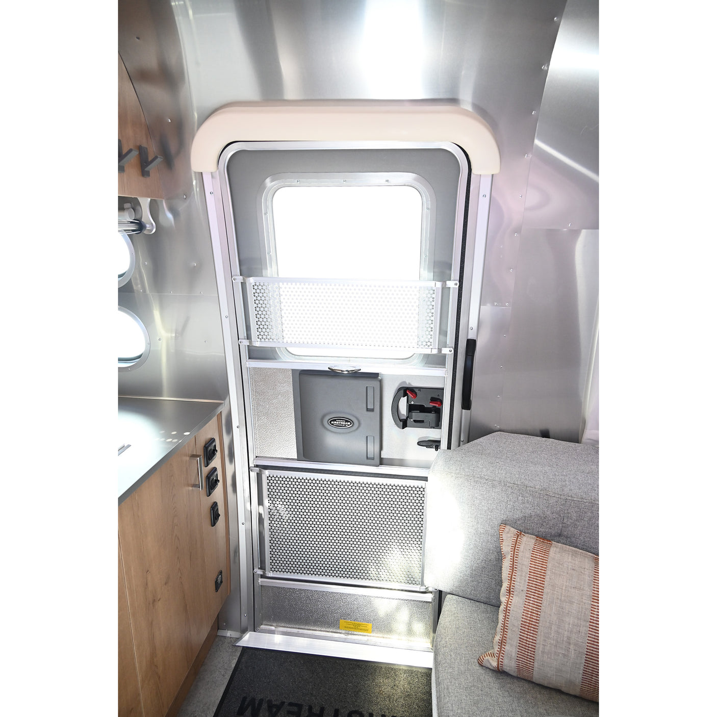 2025 Preowned Airstream M-25FB Queen Trade Wind RV- Never Used