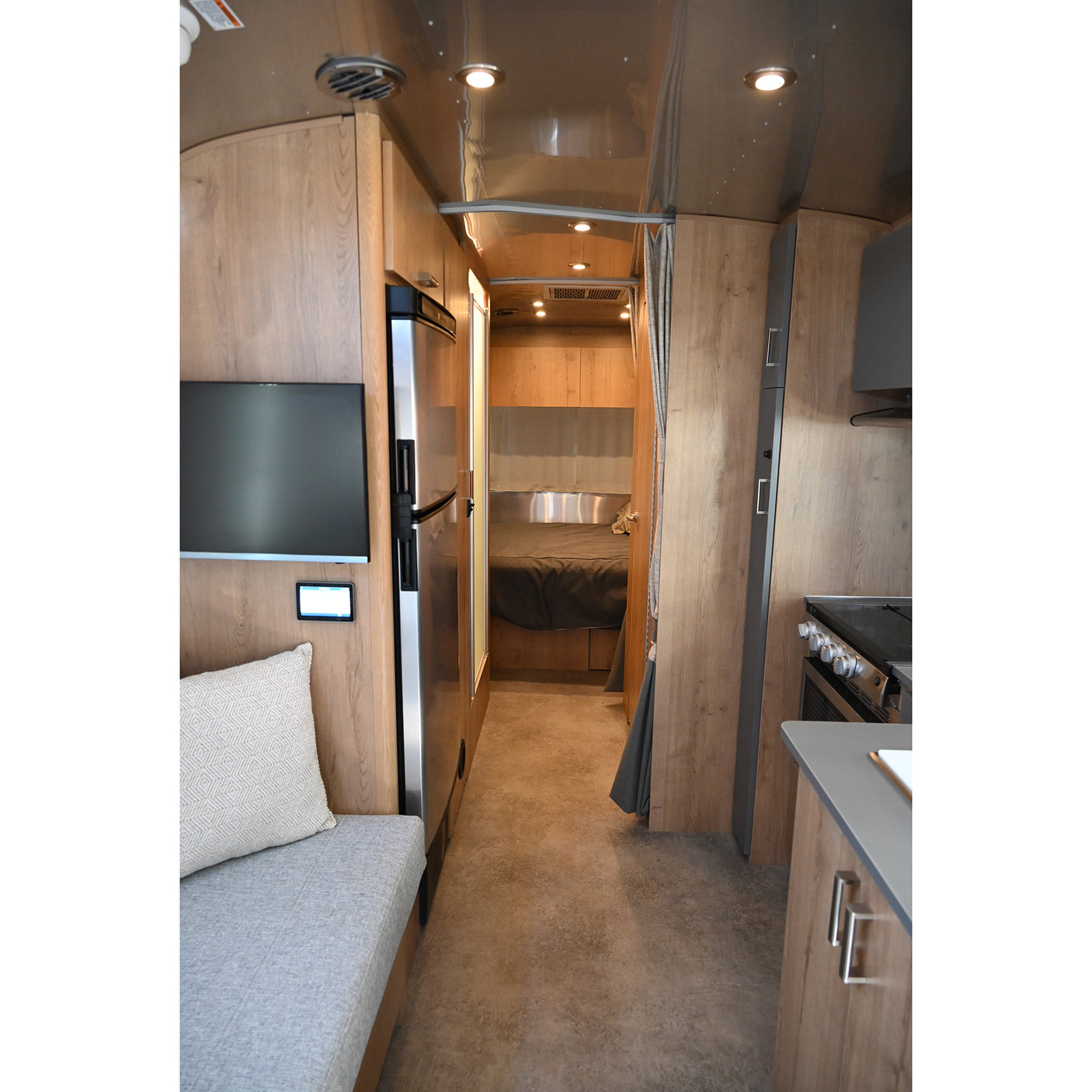 2025 Preowned Airstream M-25FB Queen Trade Wind RV- Never Used