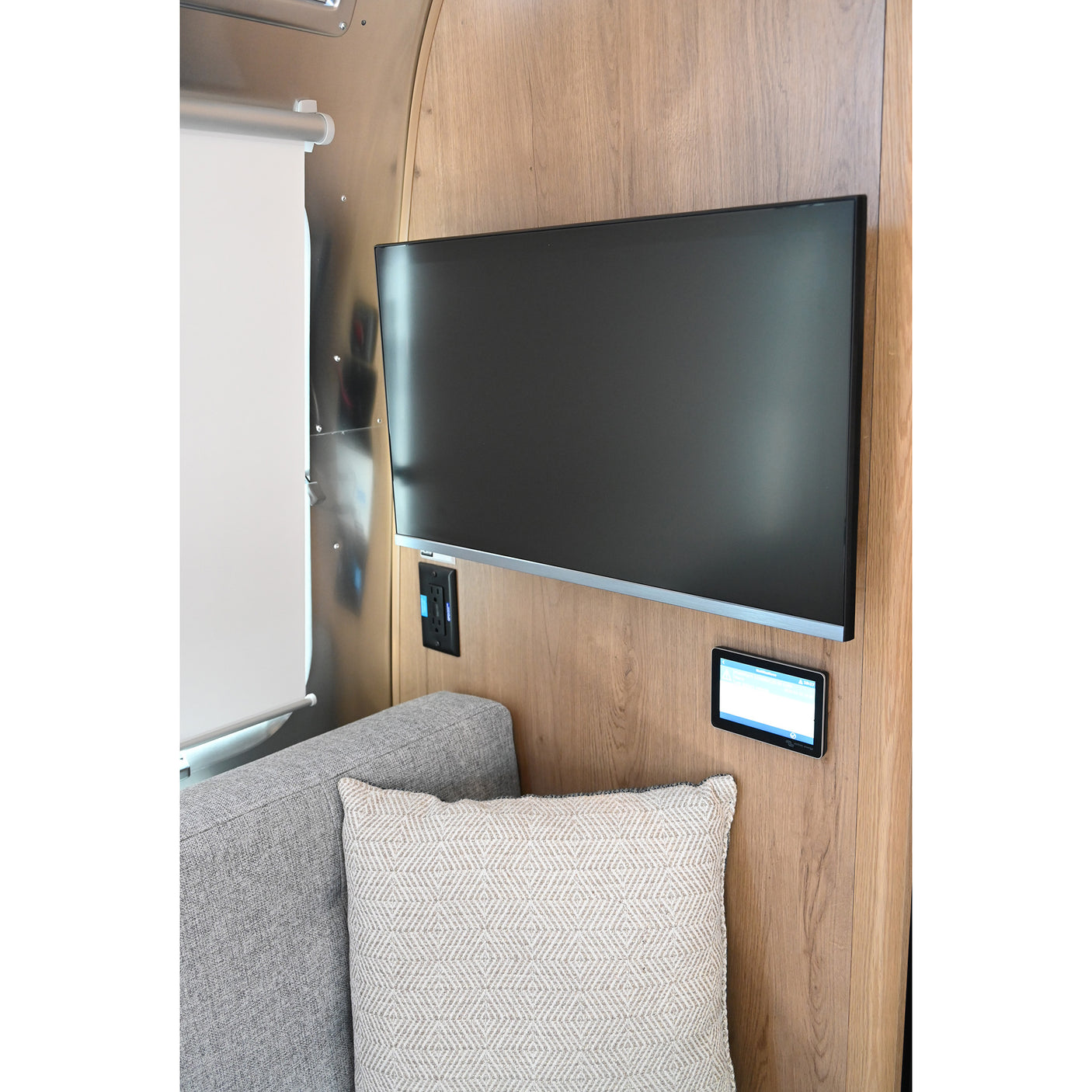 2025 Preowned Airstream M-25FB Queen Trade Wind RV- Never Used