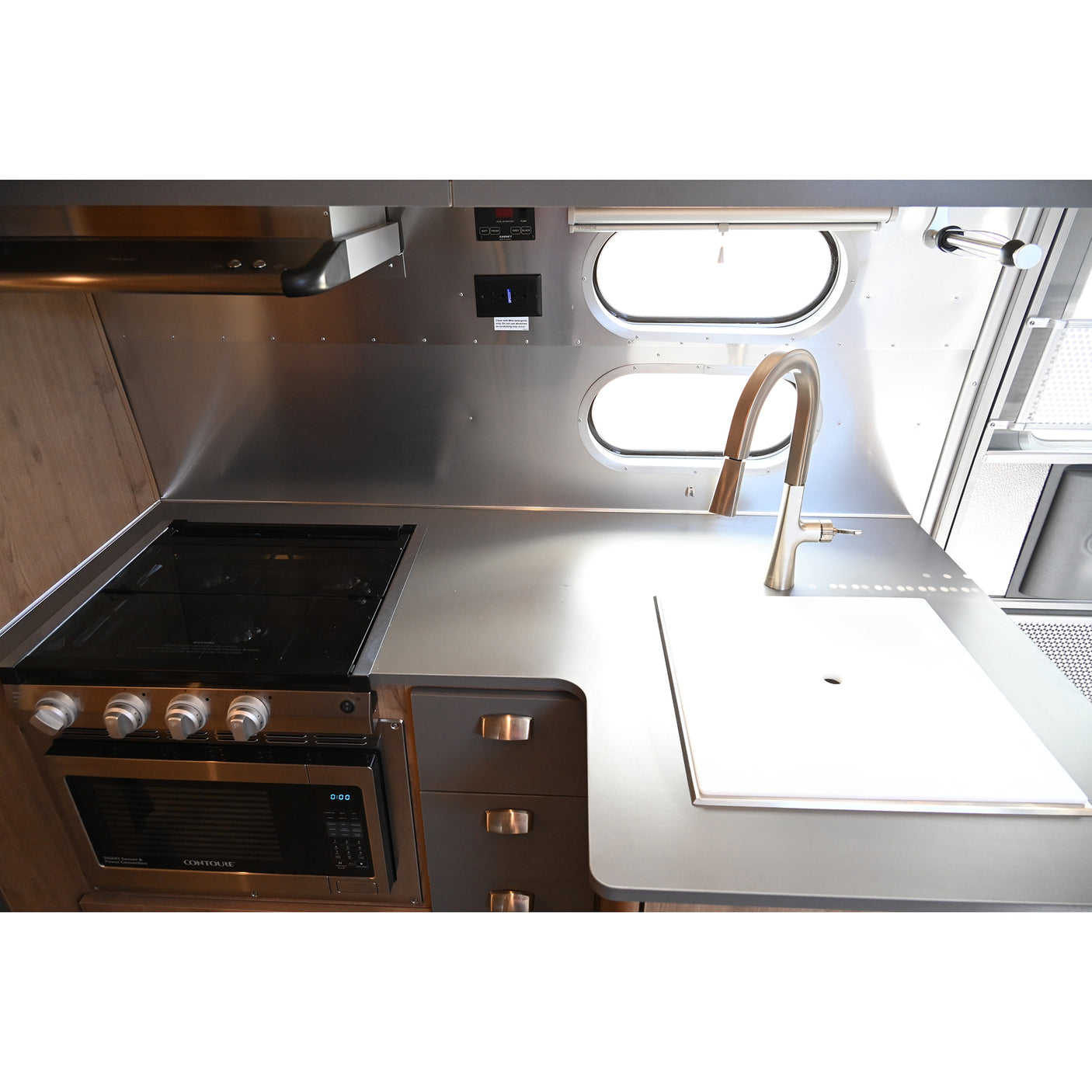 2025 Preowned Airstream M-25FB Queen Trade Wind RV- Never Used