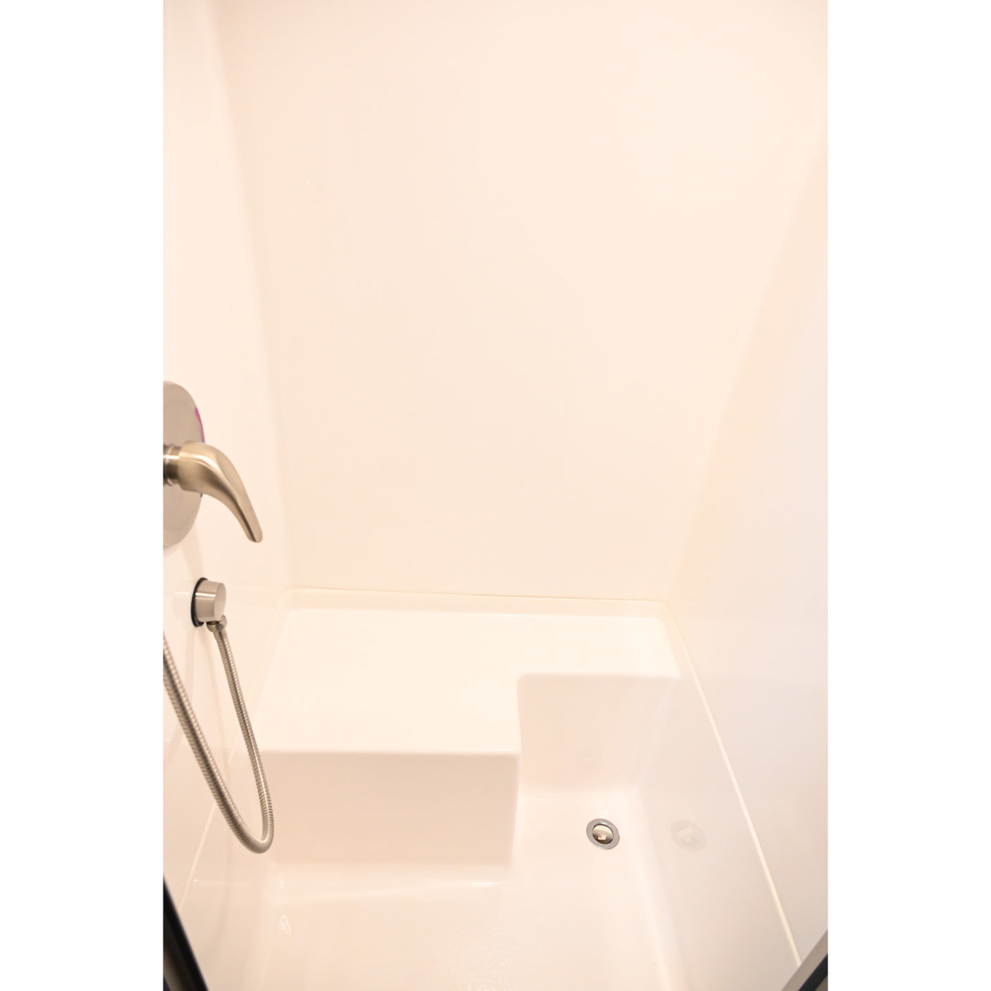 2025 Preowned Airstream M-25FB Queen Trade Wind RV- Never Used