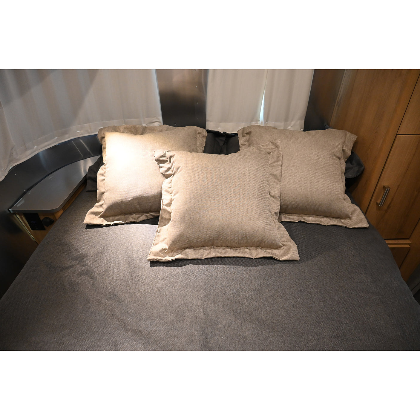 2025 Preowned Airstream M-25FB Queen Trade Wind RV- Never Used