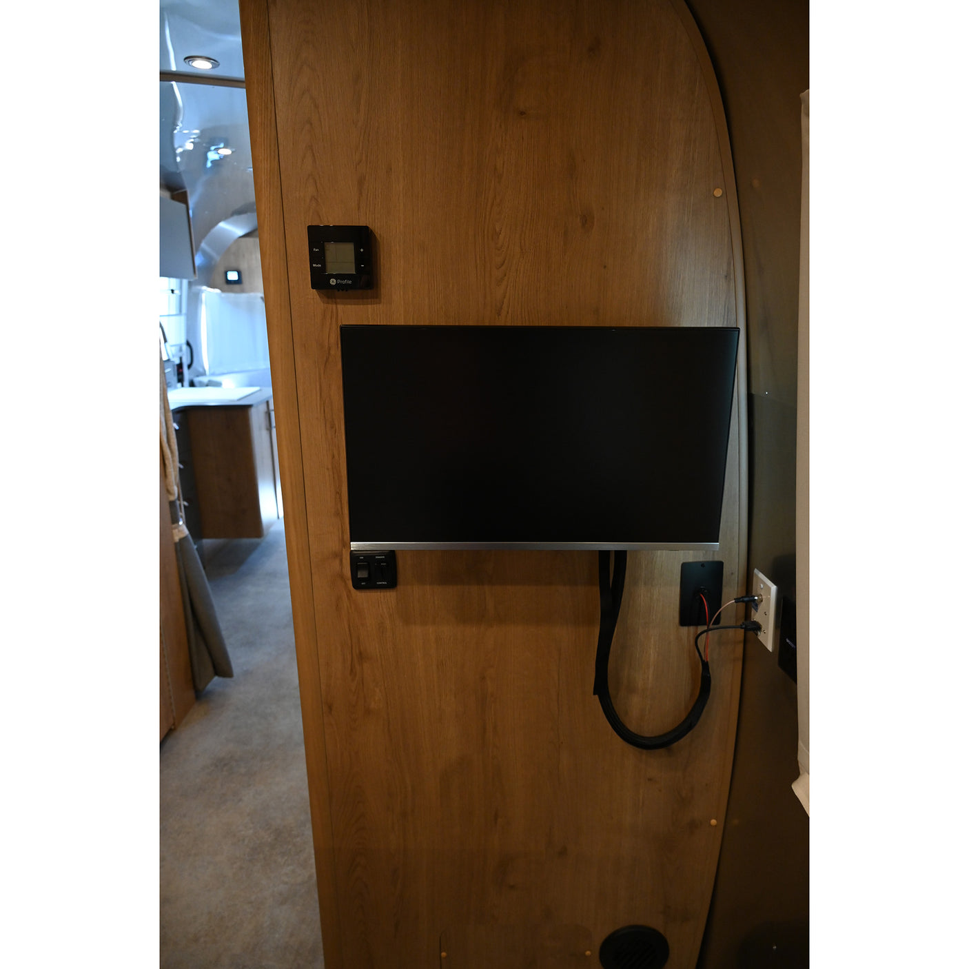 2025 Preowned Airstream M-25FB Queen Trade Wind RV- Never Used