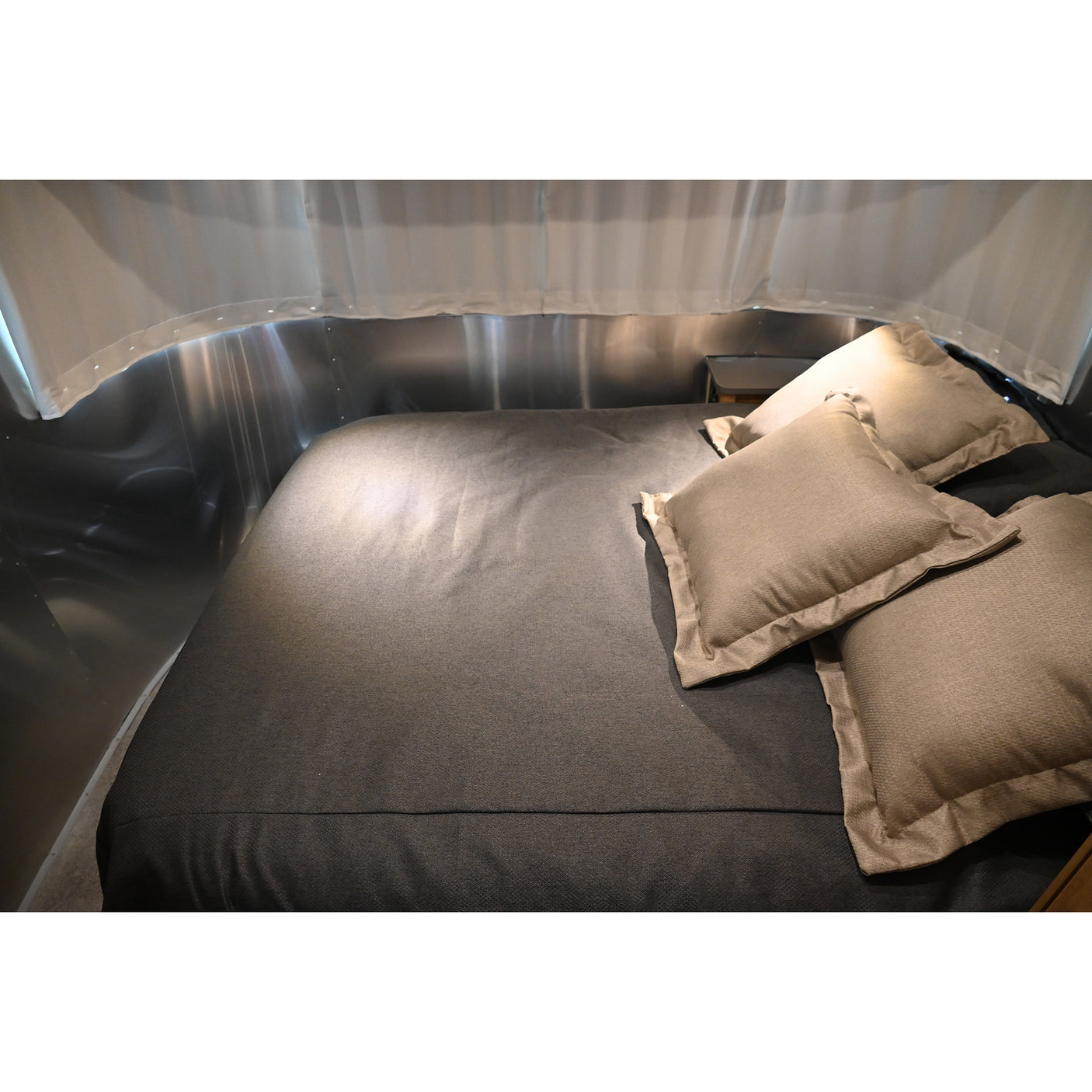 2025 Preowned Airstream M-25FB Queen Trade Wind RV- Never Used