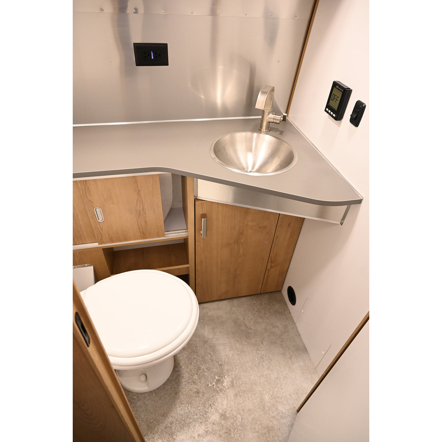 2025 Preowned Airstream M-25FB Queen Trade Wind RV- Never Used