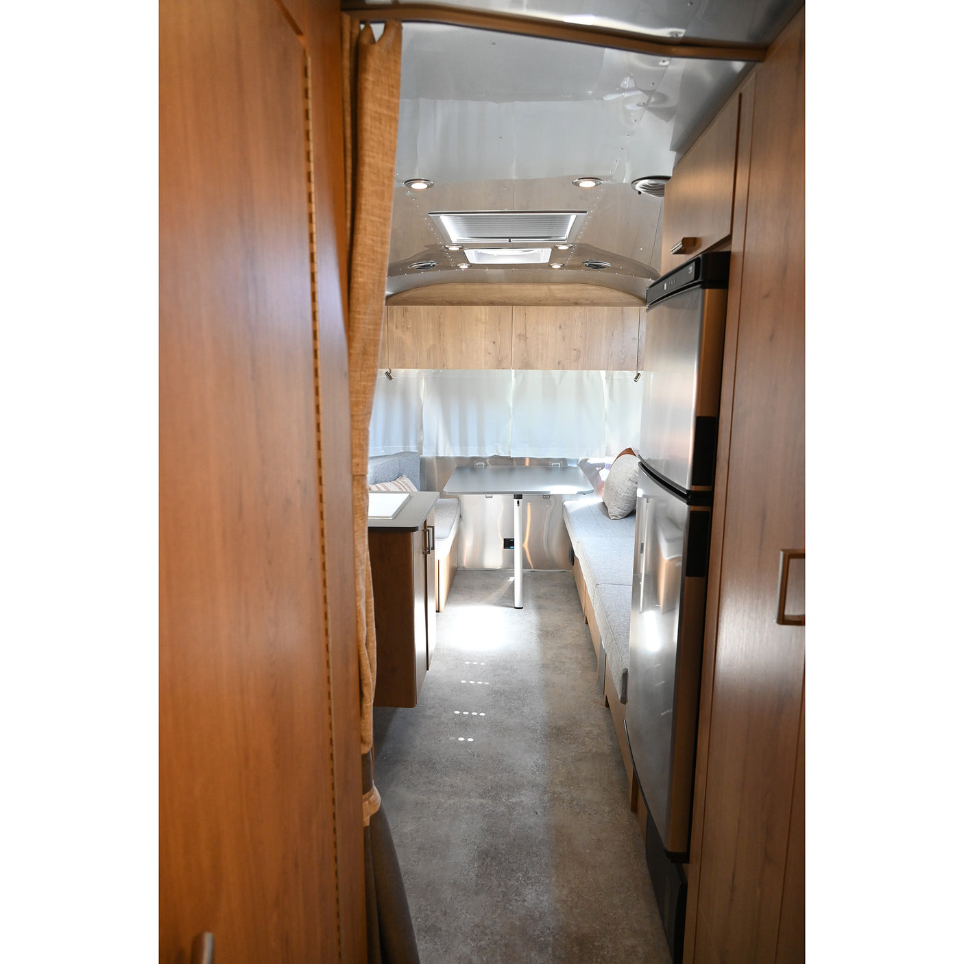 2025 Preowned Airstream M-25FB Queen Trade Wind RV- Never Used