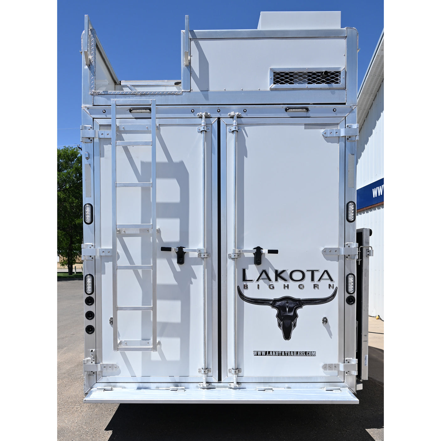 2023 Lakota Bighorn 4 Horse Trailer, Side Load 17' LQ Model BH8417T