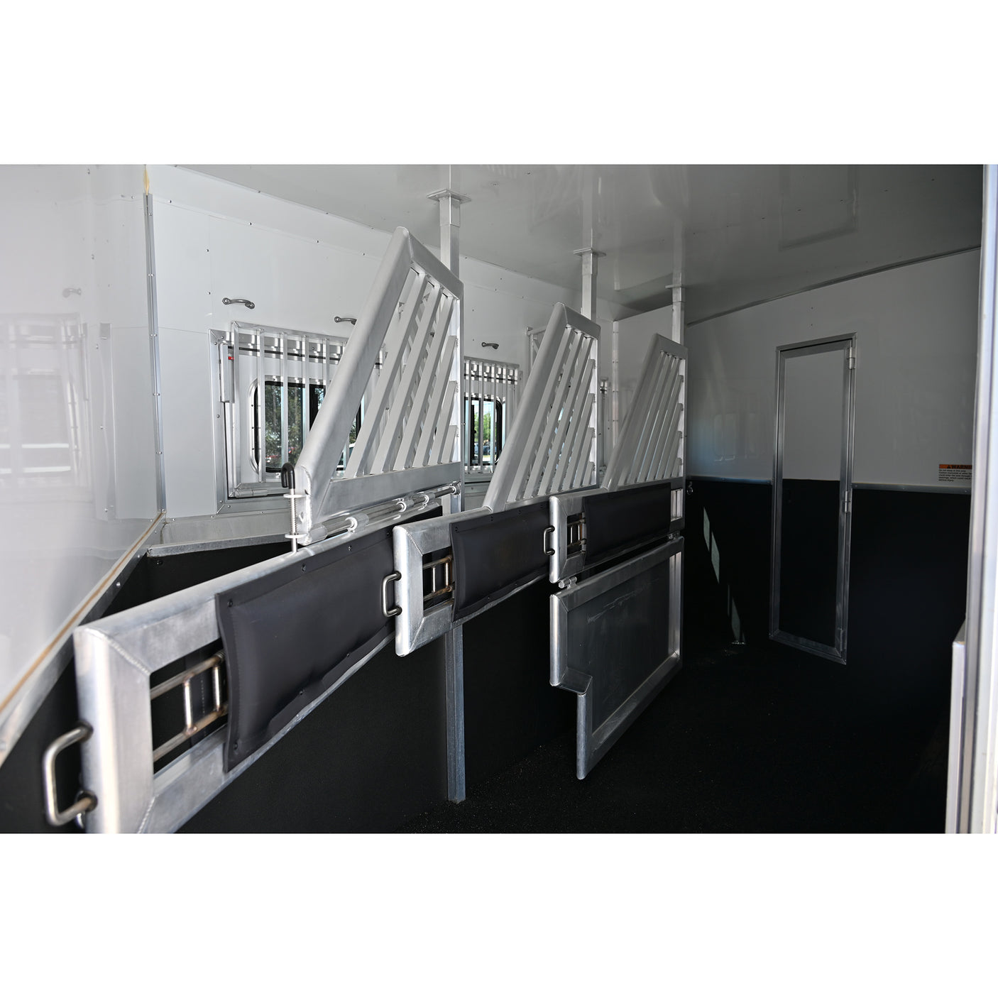 2023 Lakota Bighorn 4 Horse Trailer, Side Load 17' LQ Model BH8417T
