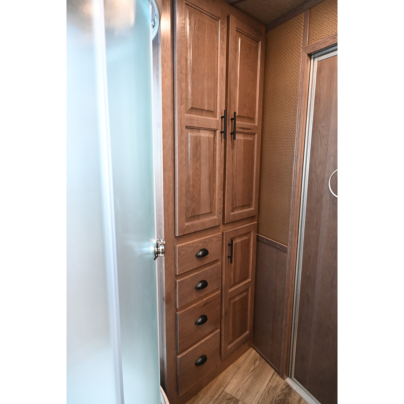 2023 Lakota Bighorn 4 Horse Trailer, Side Load 17' LQ Model BH8417T