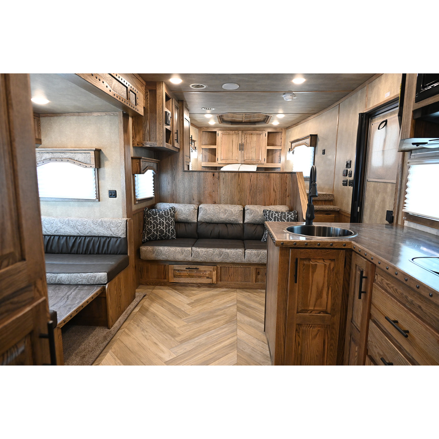 2027 Lakota Infinity 4 Horse 16' LQ, Spread 10K Axles, Super Tack, Side Load
