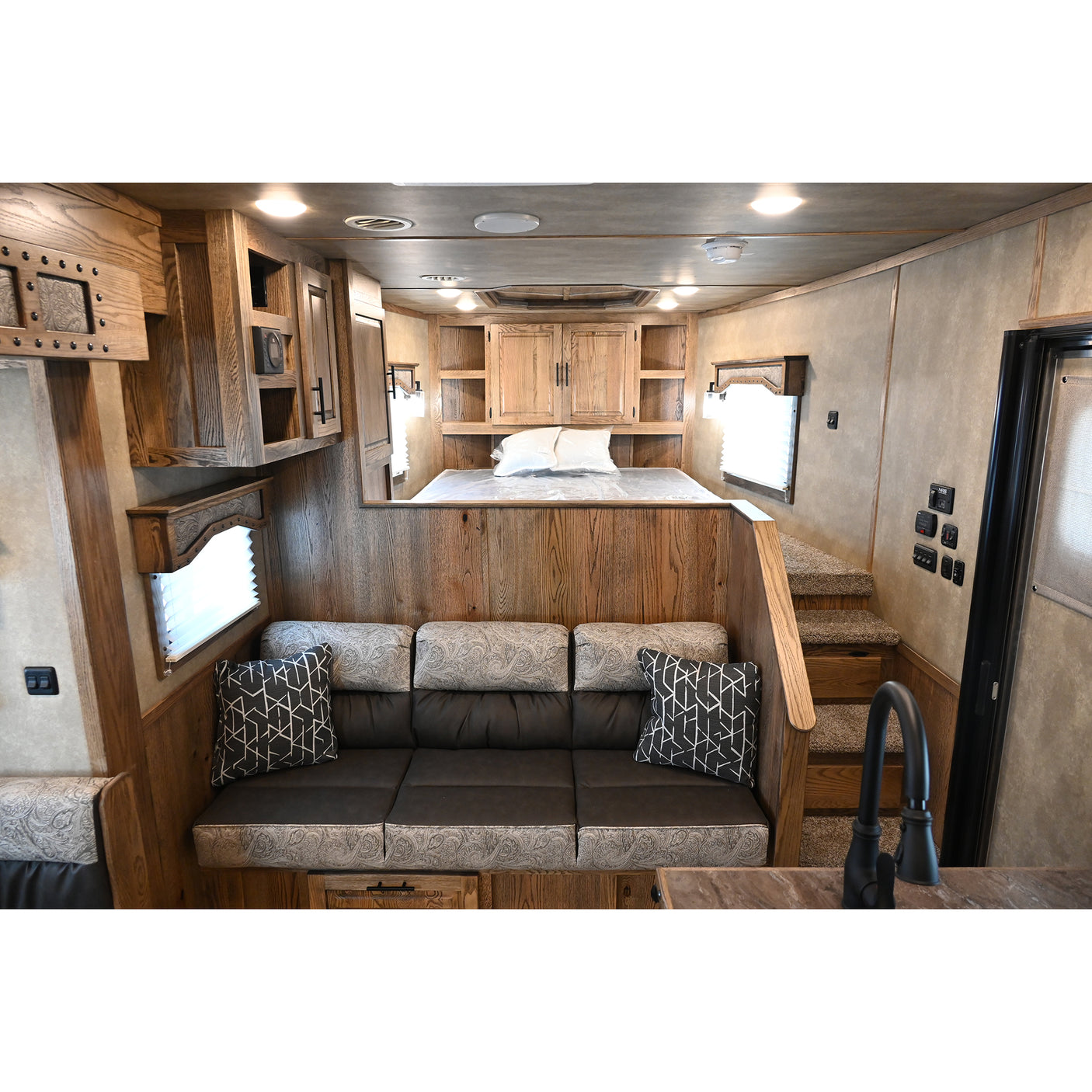 2027 Lakota Infinity 4 Horse 16' LQ, Spread 10K Axles, Super Tack, Side Load