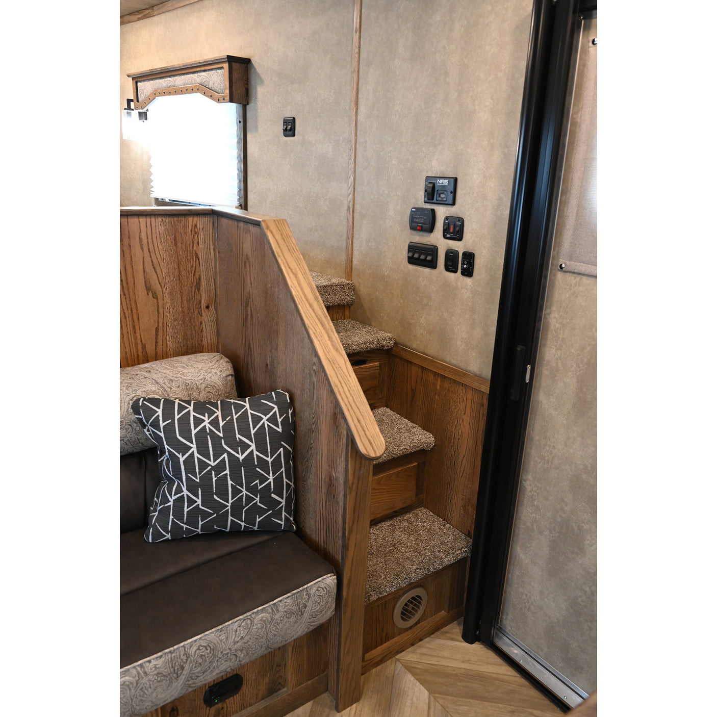 2027 Lakota Infinity 4 Horse 16' LQ, Spread 10K Axles, Super Tack, Side Load