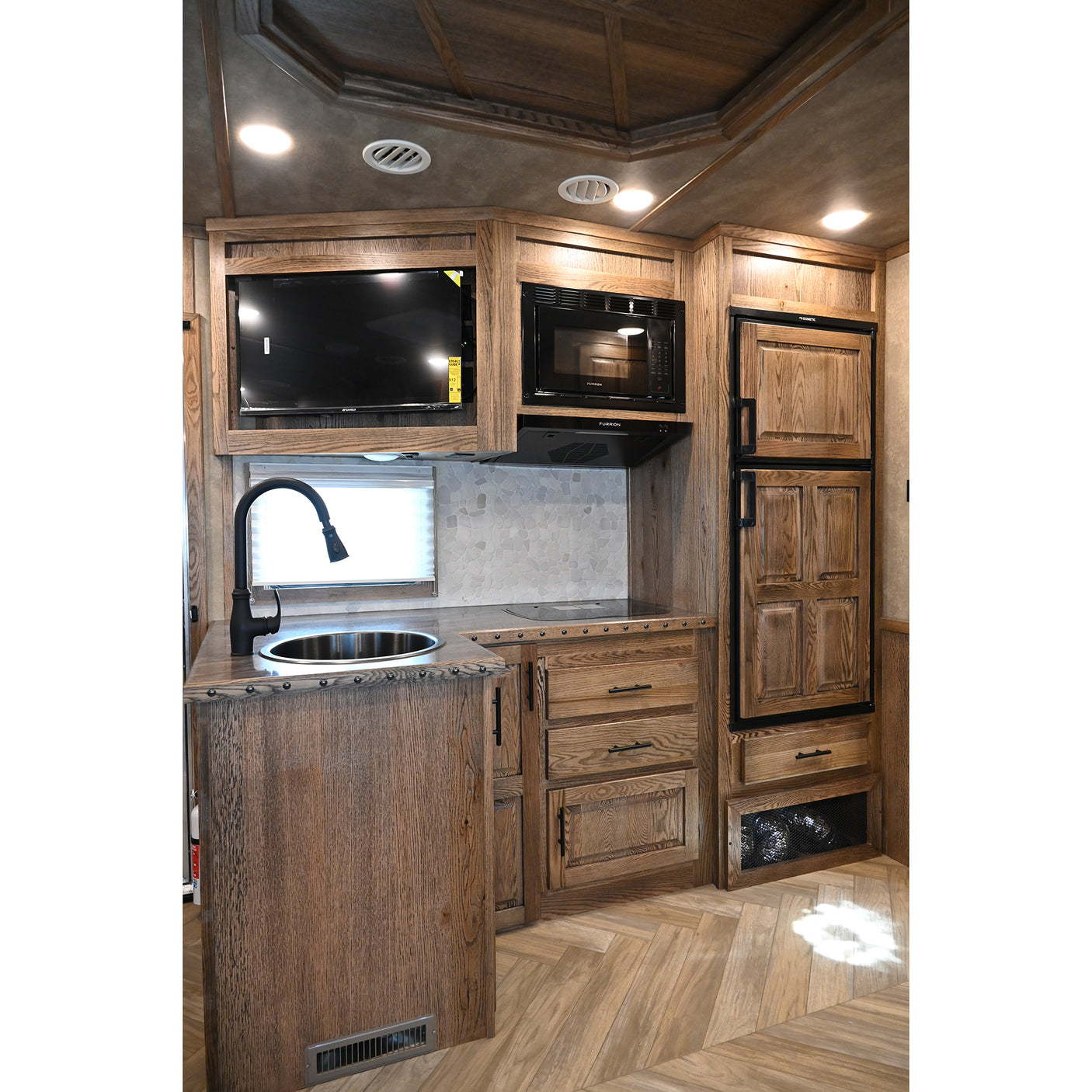 2027 Lakota Infinity 4 Horse 16' LQ, Spread 10K Axles, Super Tack, Side Load