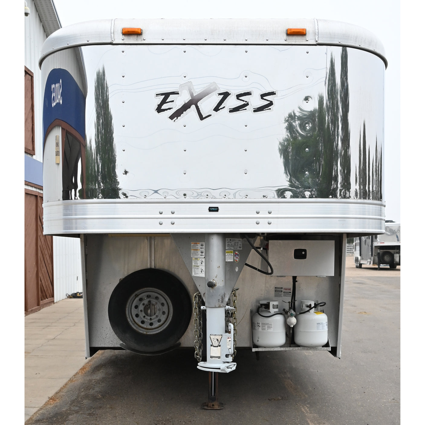 2013 Exiss Stock Combo 11' LQ, Midtack Horse Trailer