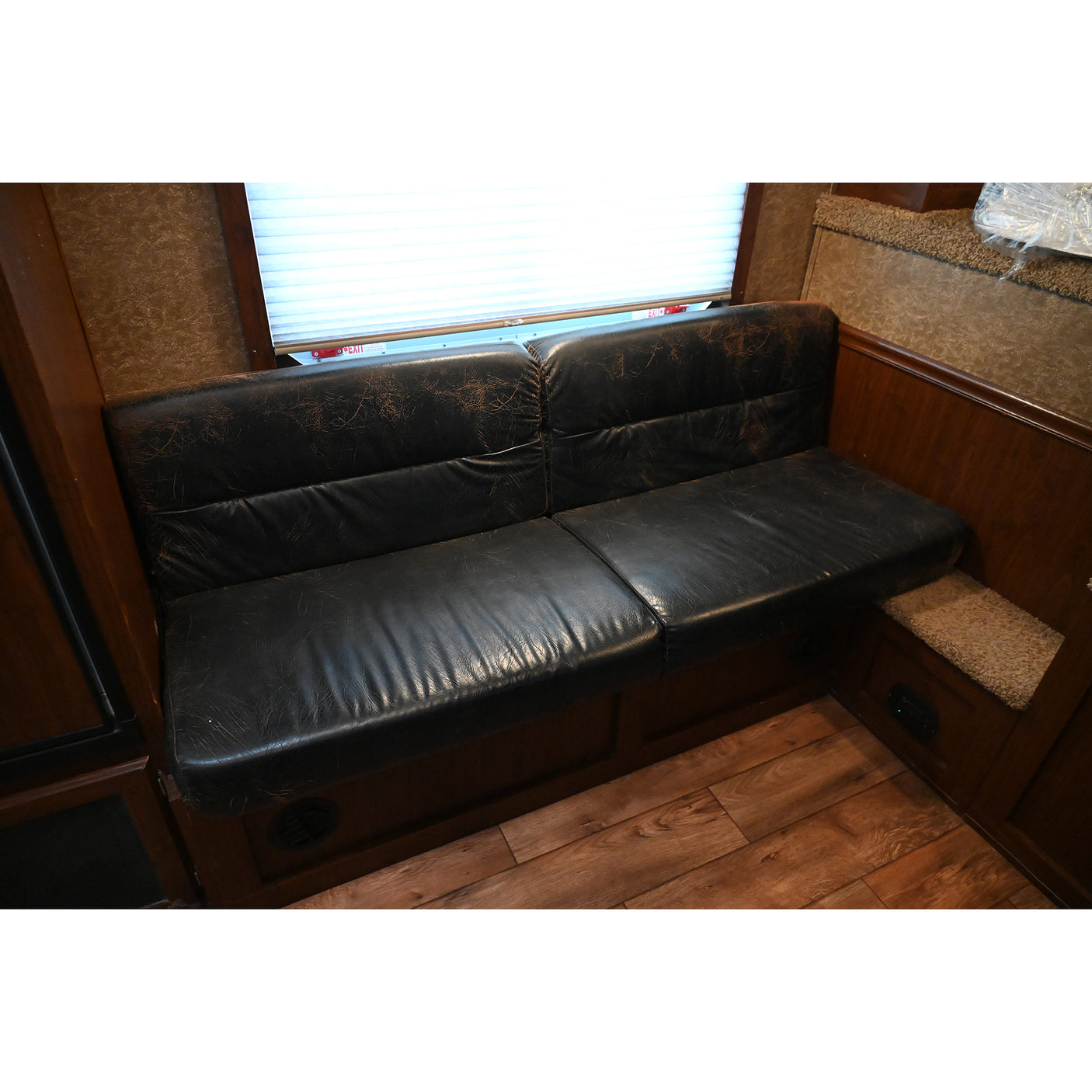2013 Exiss Stock Combo 11' LQ, Midtack Horse Trailer