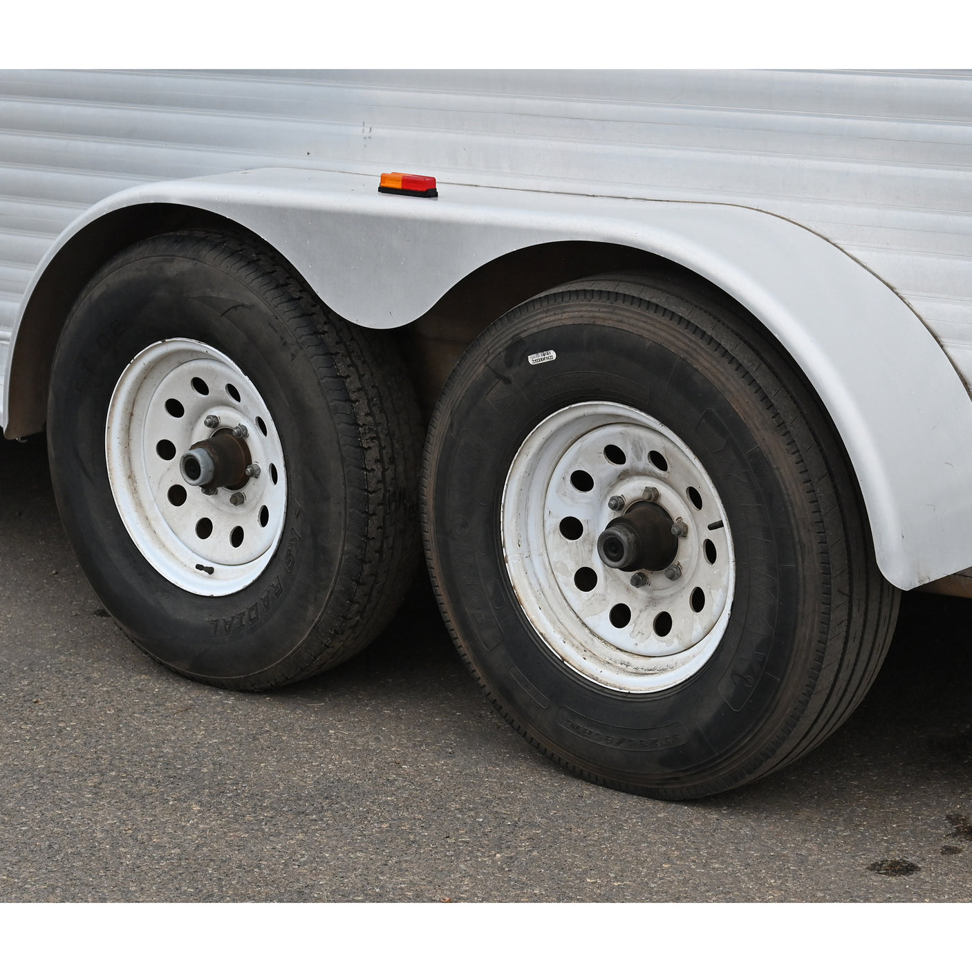 2006 Exiss 3 Horse Trailer with 4' Weekend Package LQ