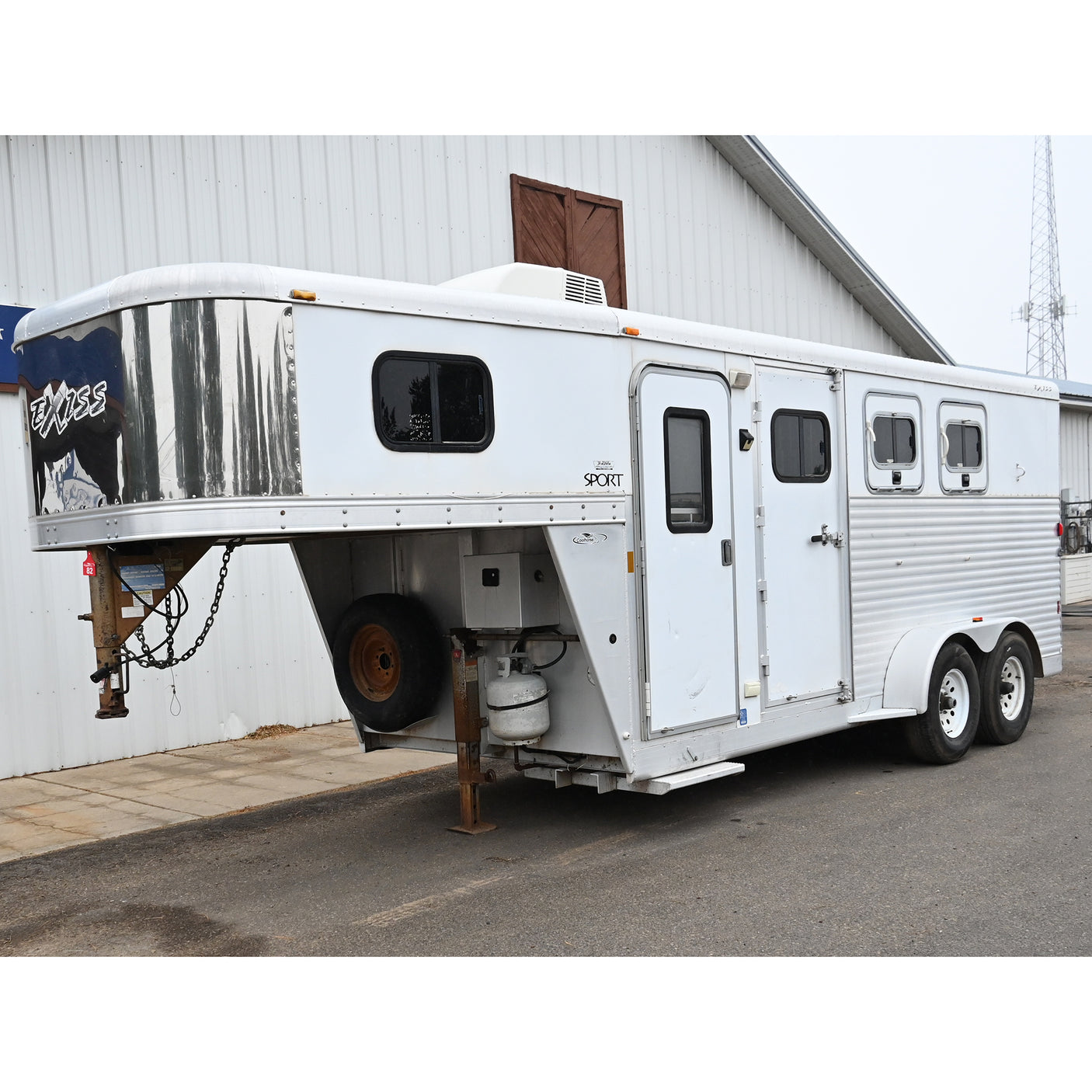 2006 Exiss 3 Horse Trailer with 4' Weekend Package LQ