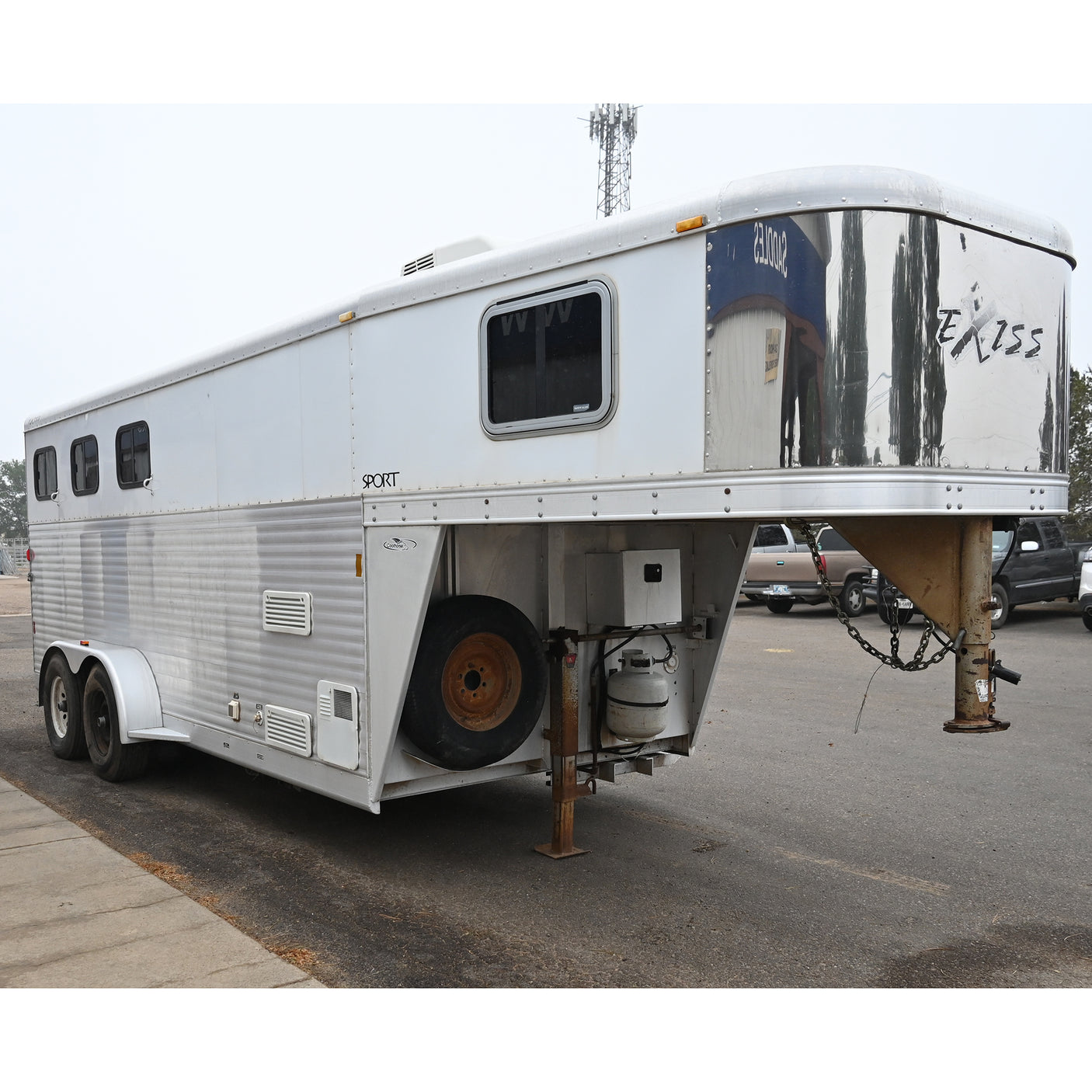 2006 Exiss 3 Horse Trailer with 4' Weekend Package LQ