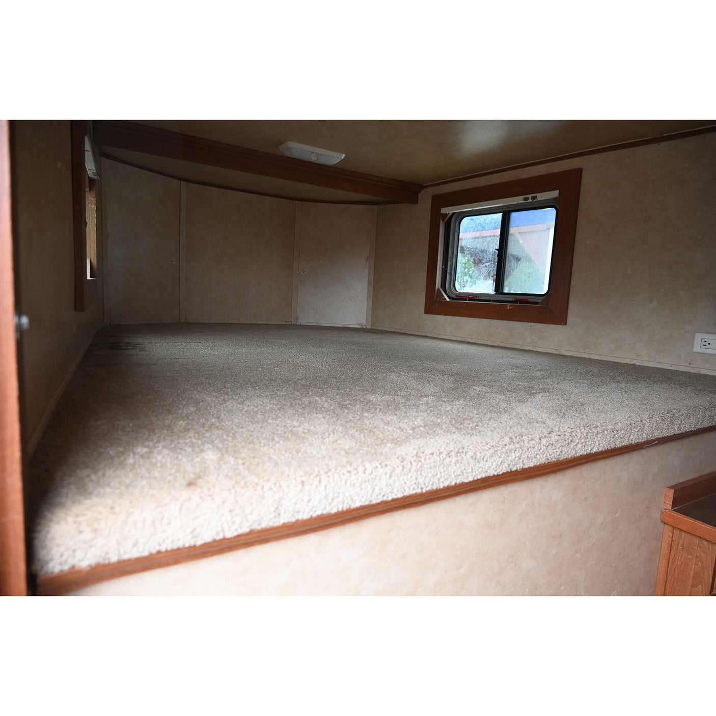 2006 Exiss 3 Horse Trailer with 4' Weekend Package LQ