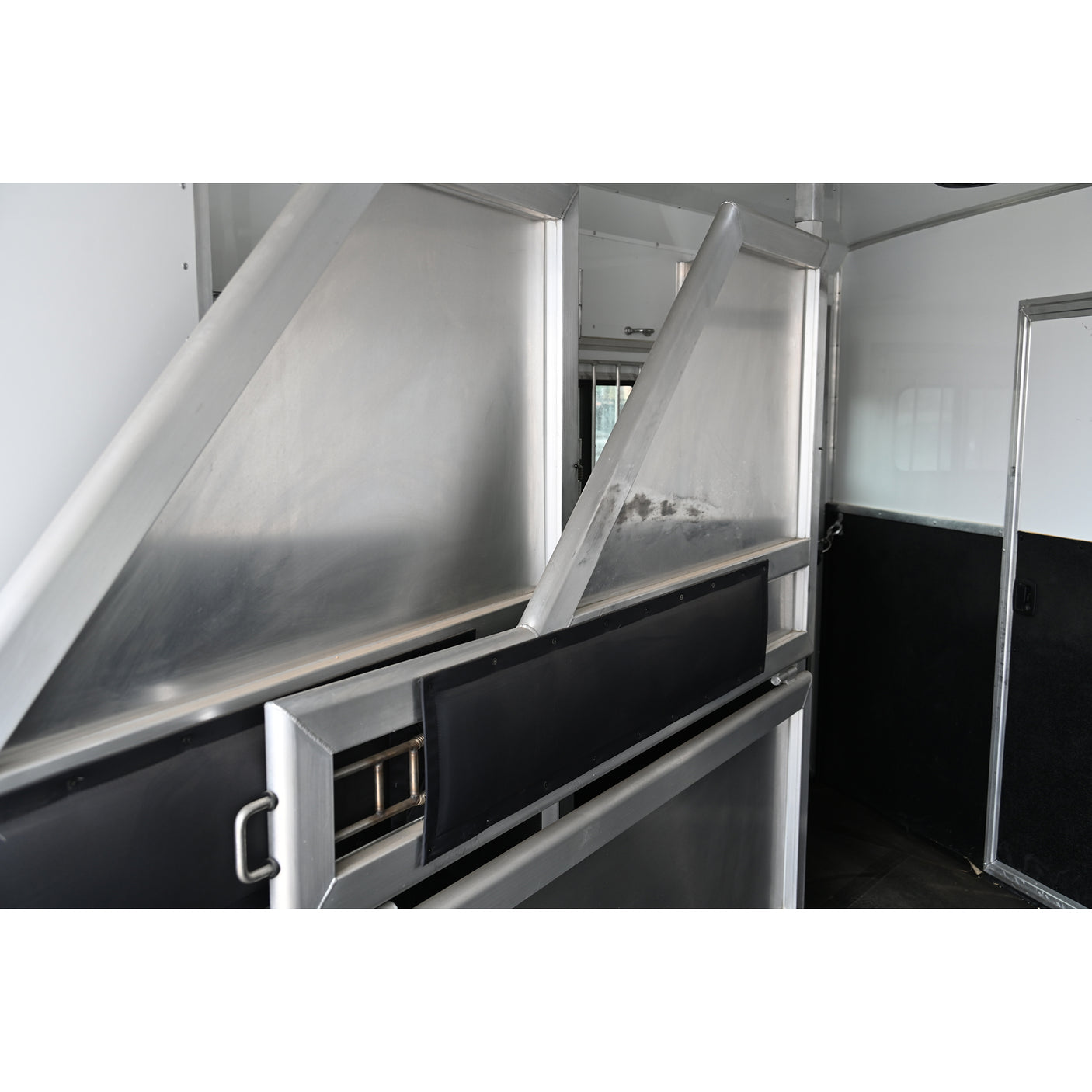 2020 Lakota Colt 3 Horse 11' LQ Model AC8311 Horse Trailer