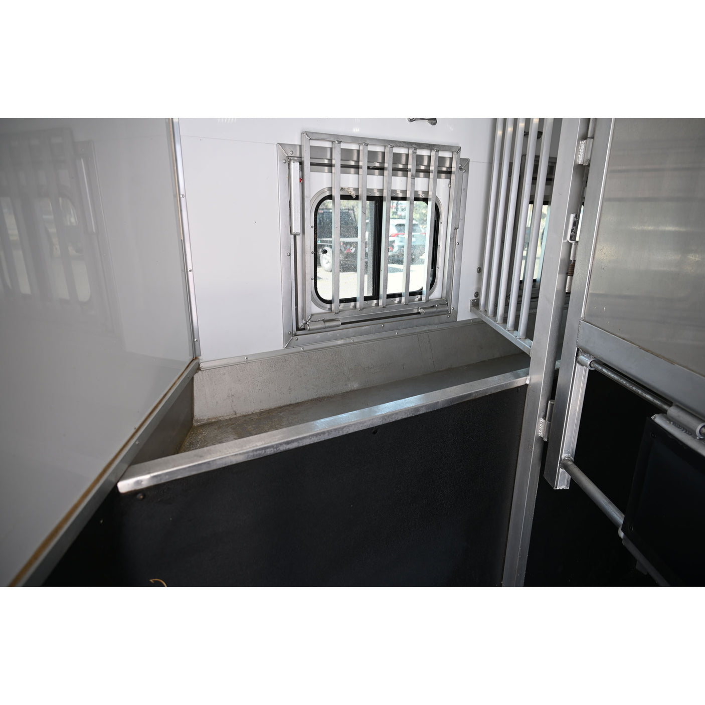 2023 Lakota Charger 5 Horse Trailer with 13' Slide Out Model C8513SR