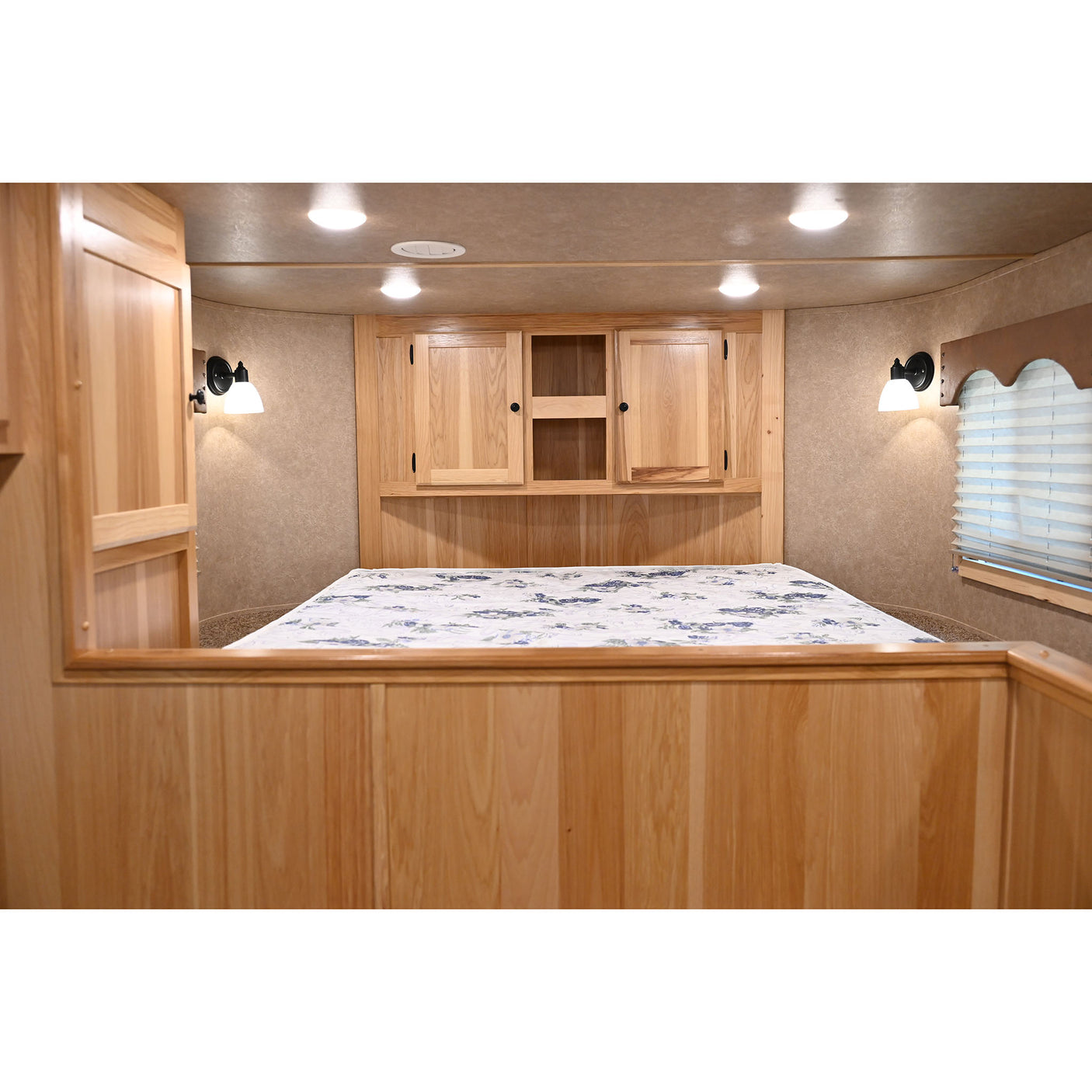 2023 Lakota Charger 5 Horse Trailer with 13' Slide Out Model C8513SR