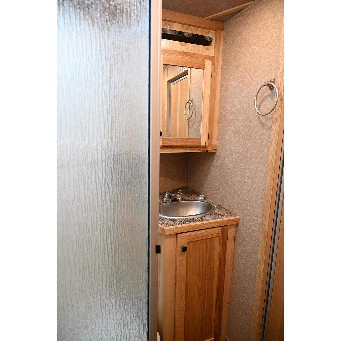 2023 Lakota Charger 5 Horse Trailer with 13' Slide Out Model C8513SR