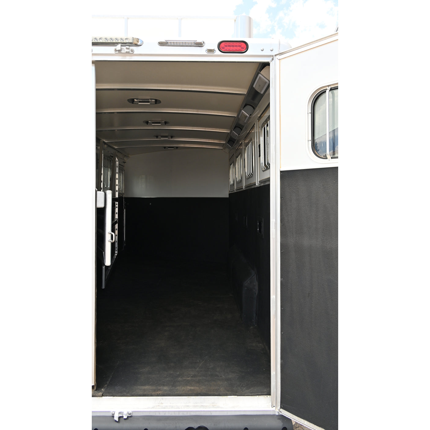 2017 Cimarron 4 Horse Gooseneck Horse Trailer