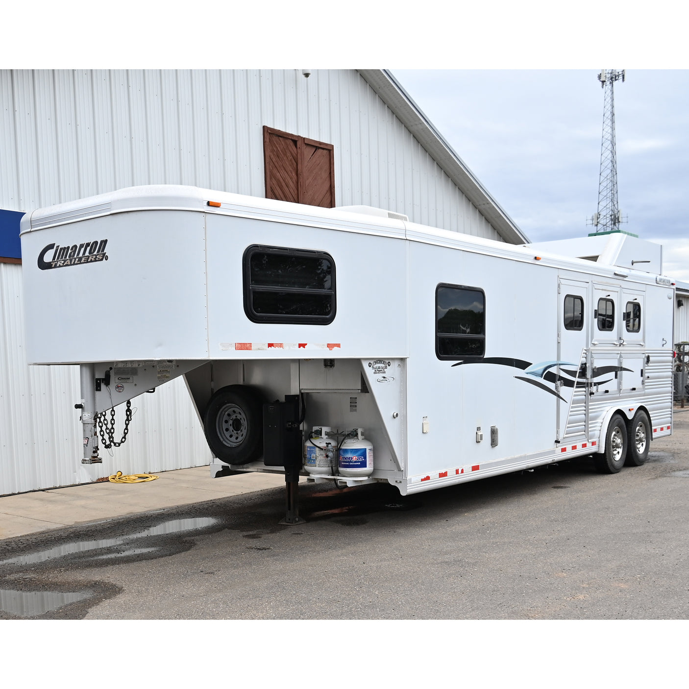 2012 Cimarron 3 Horse 10' Living Quarter Trailer