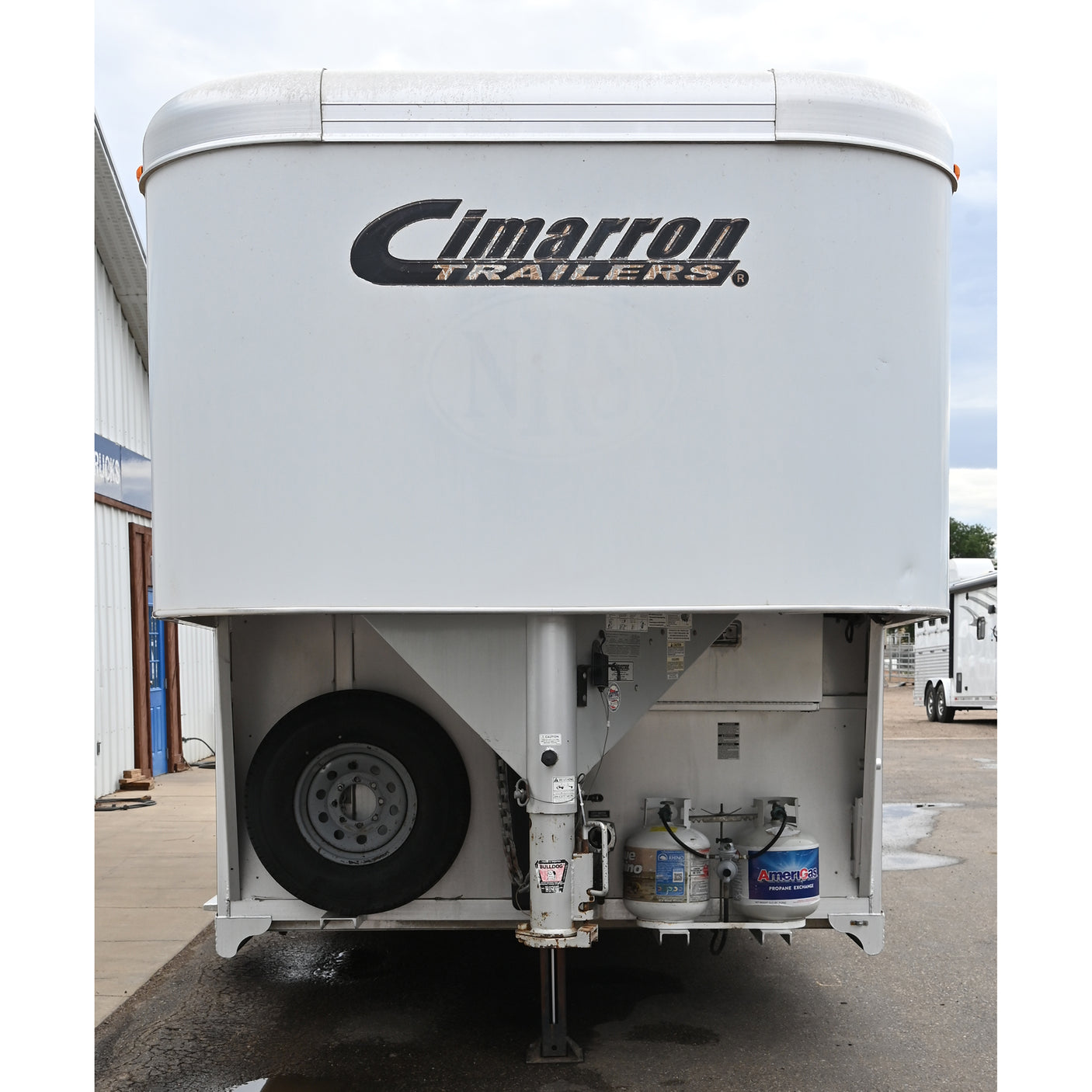2012 Cimarron 3 Horse 10' Living Quarter Trailer