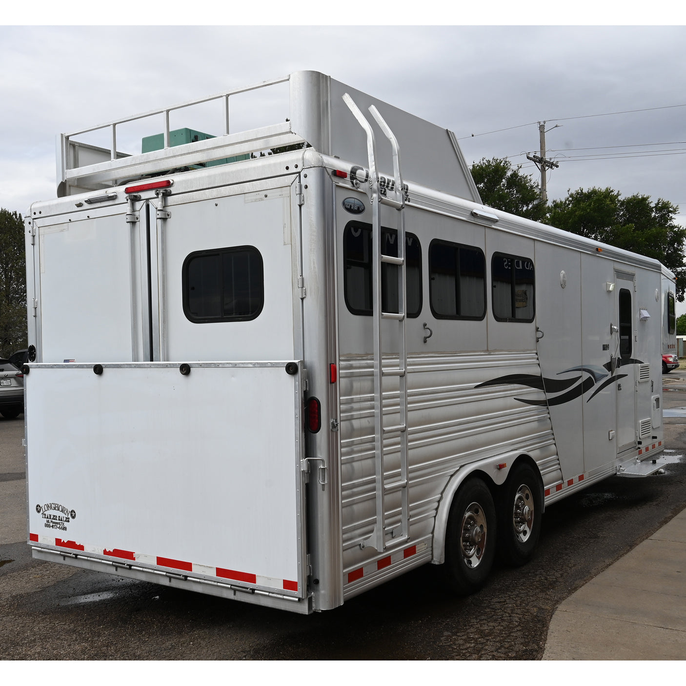 2012 Cimarron 3 Horse 10' Living Quarter Trailer