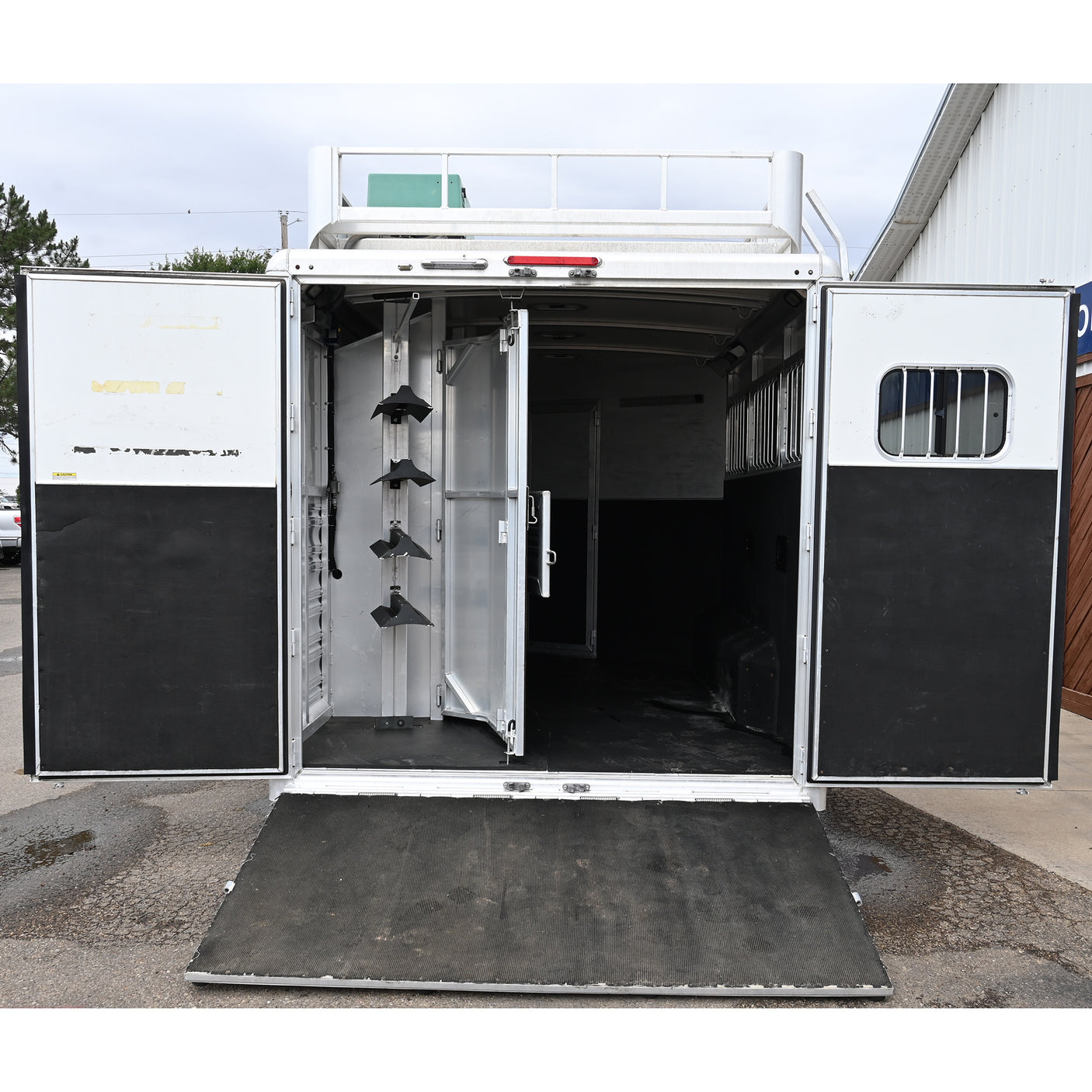 2012 Cimarron 3 Horse 10' Living Quarter Trailer