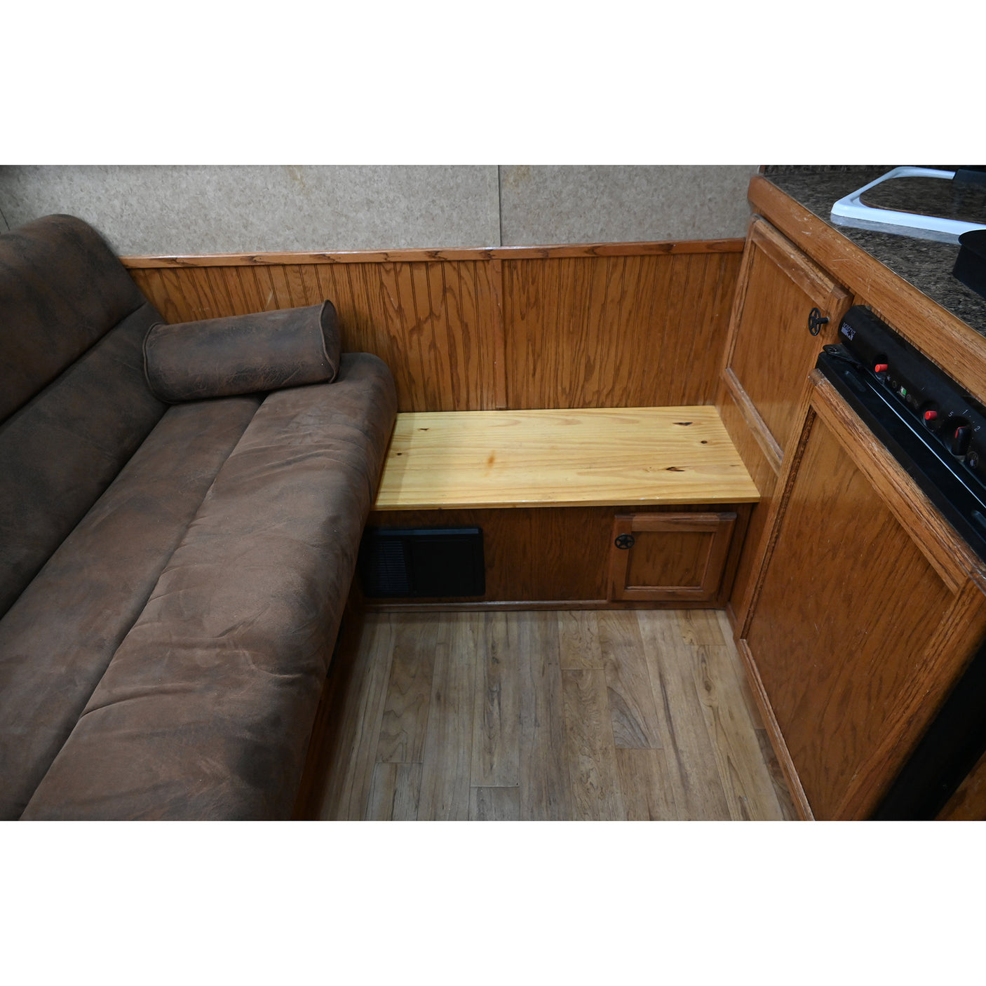 2012 Cimarron 3 Horse 10' Living Quarter Trailer