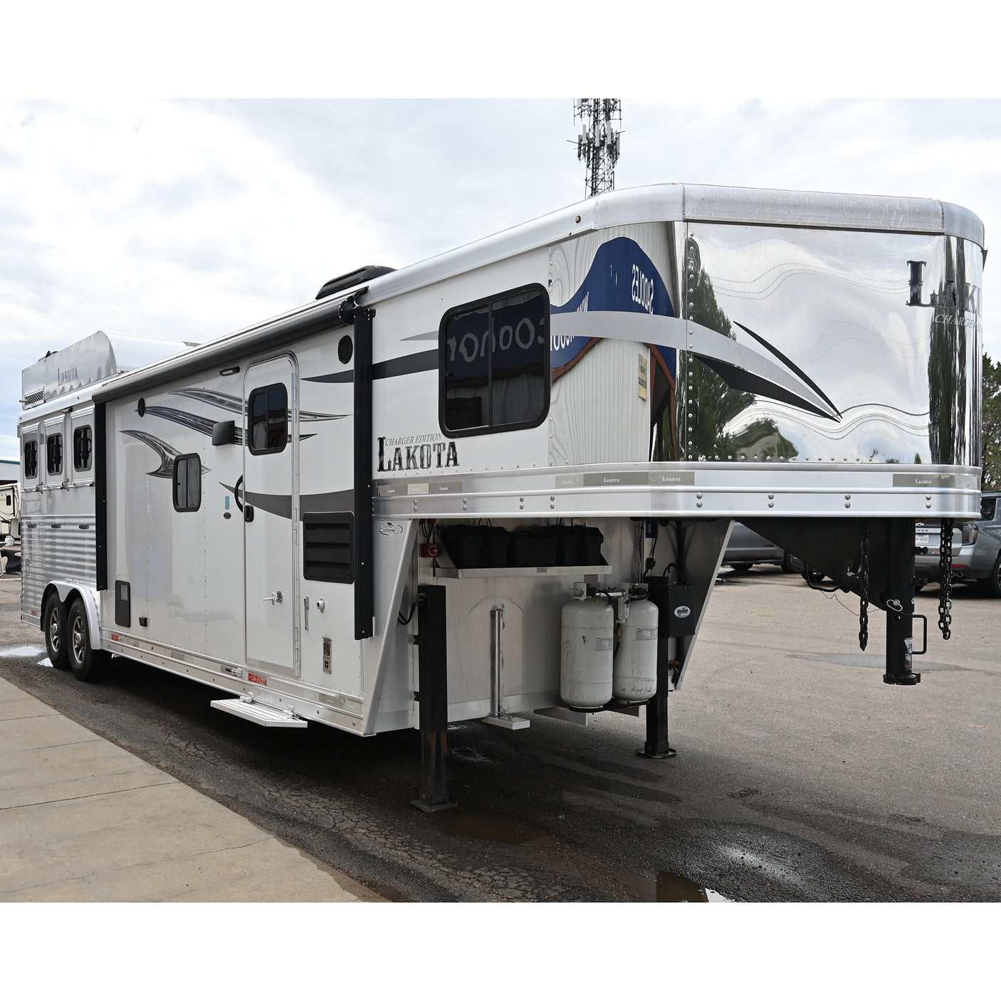 2018 Lakota Charger 3 Horse Trailer with 11' Living Quarters and Slide Out