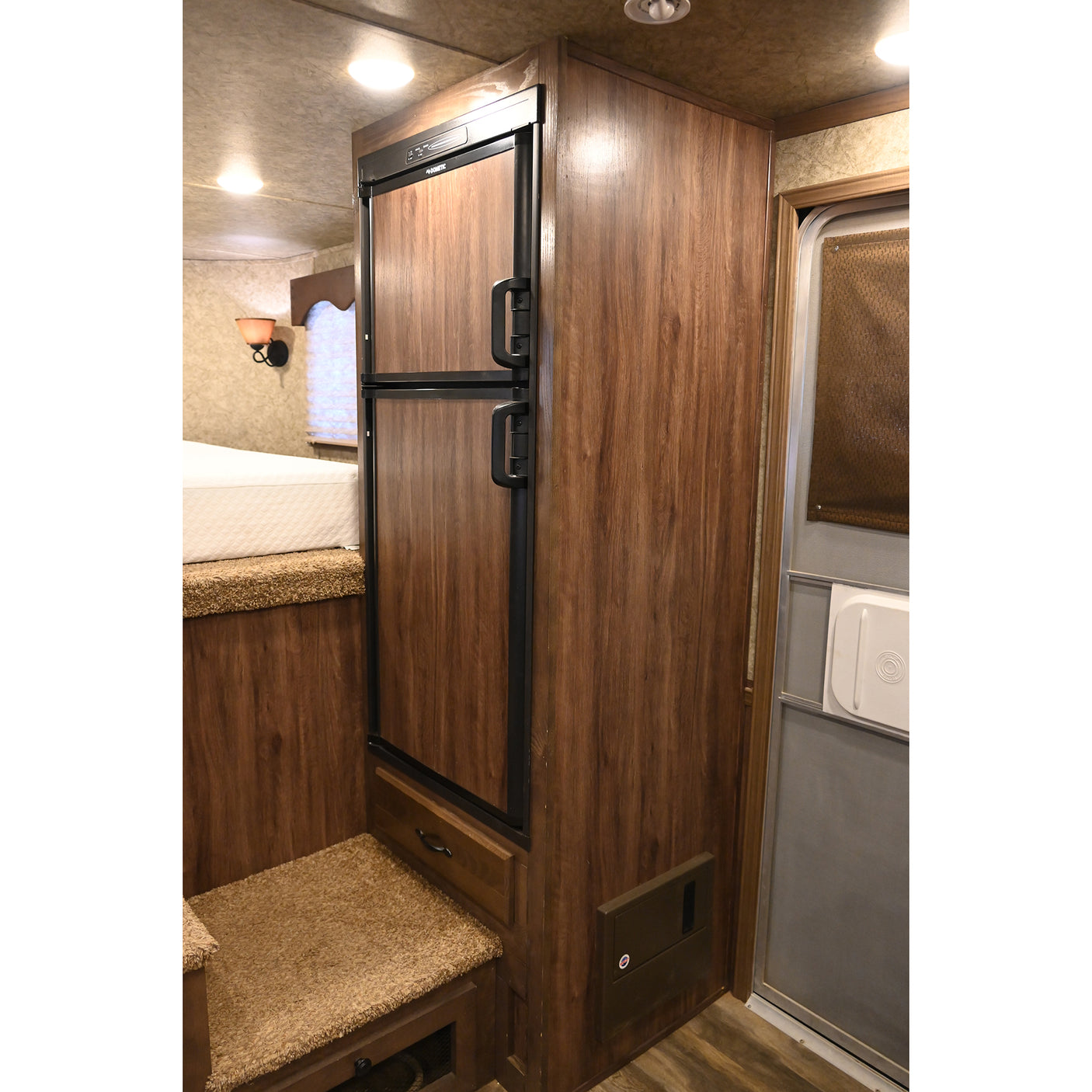 2018 Lakota Charger 3 Horse Trailer with 11' Living Quarters and Slide Out