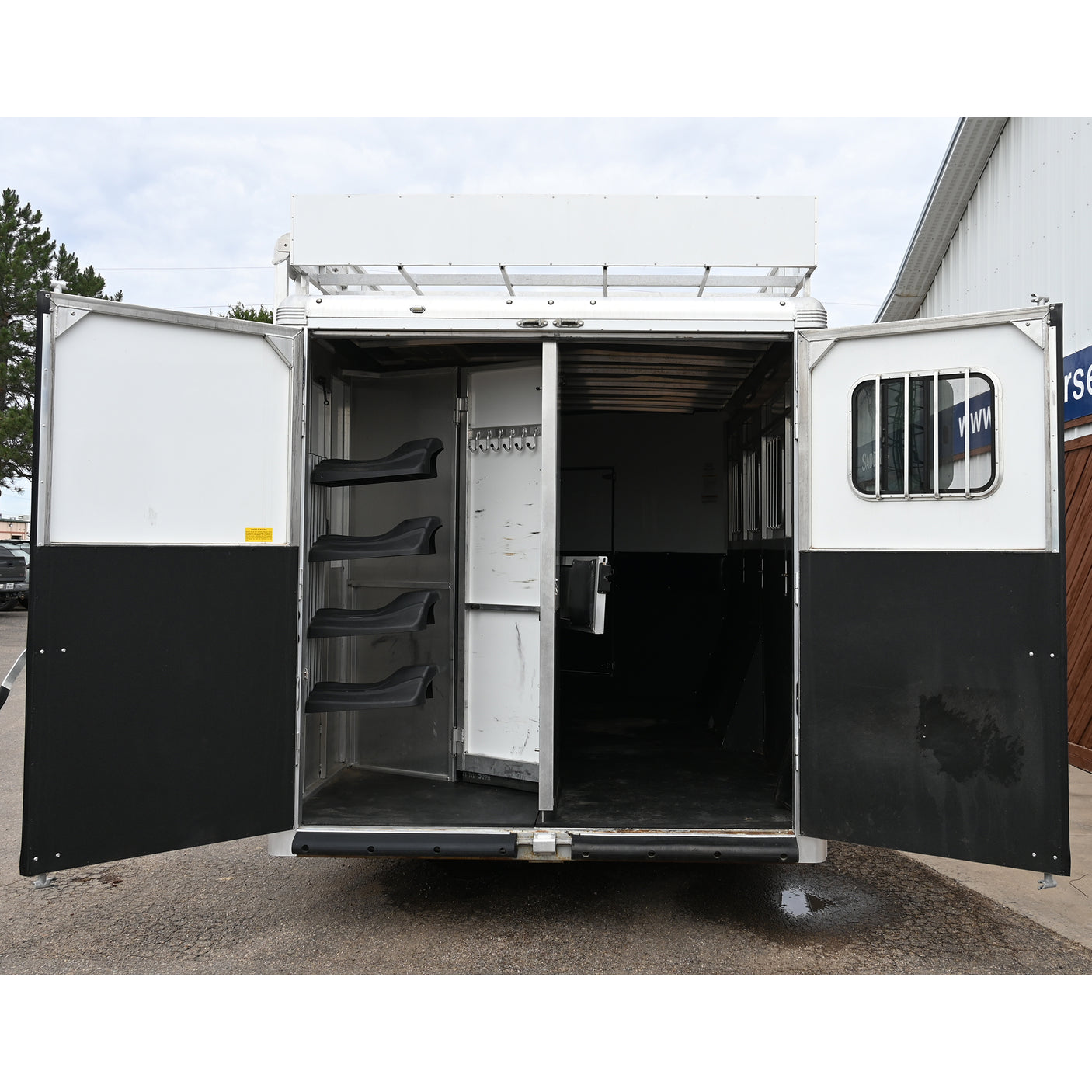 2018 Sundowner 4 Horse 11' Living Quarter, Slide Out, Horse Trailer