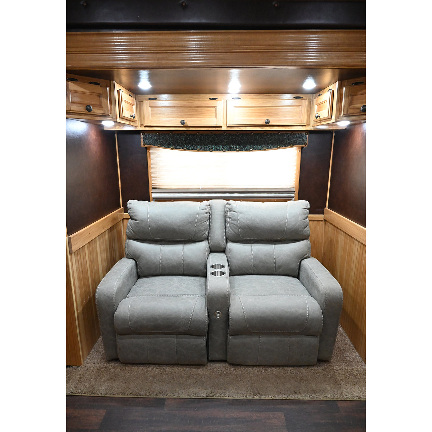 2018 Sundowner 4 Horse 11' Living Quarter, Slide Out, Horse Trailer