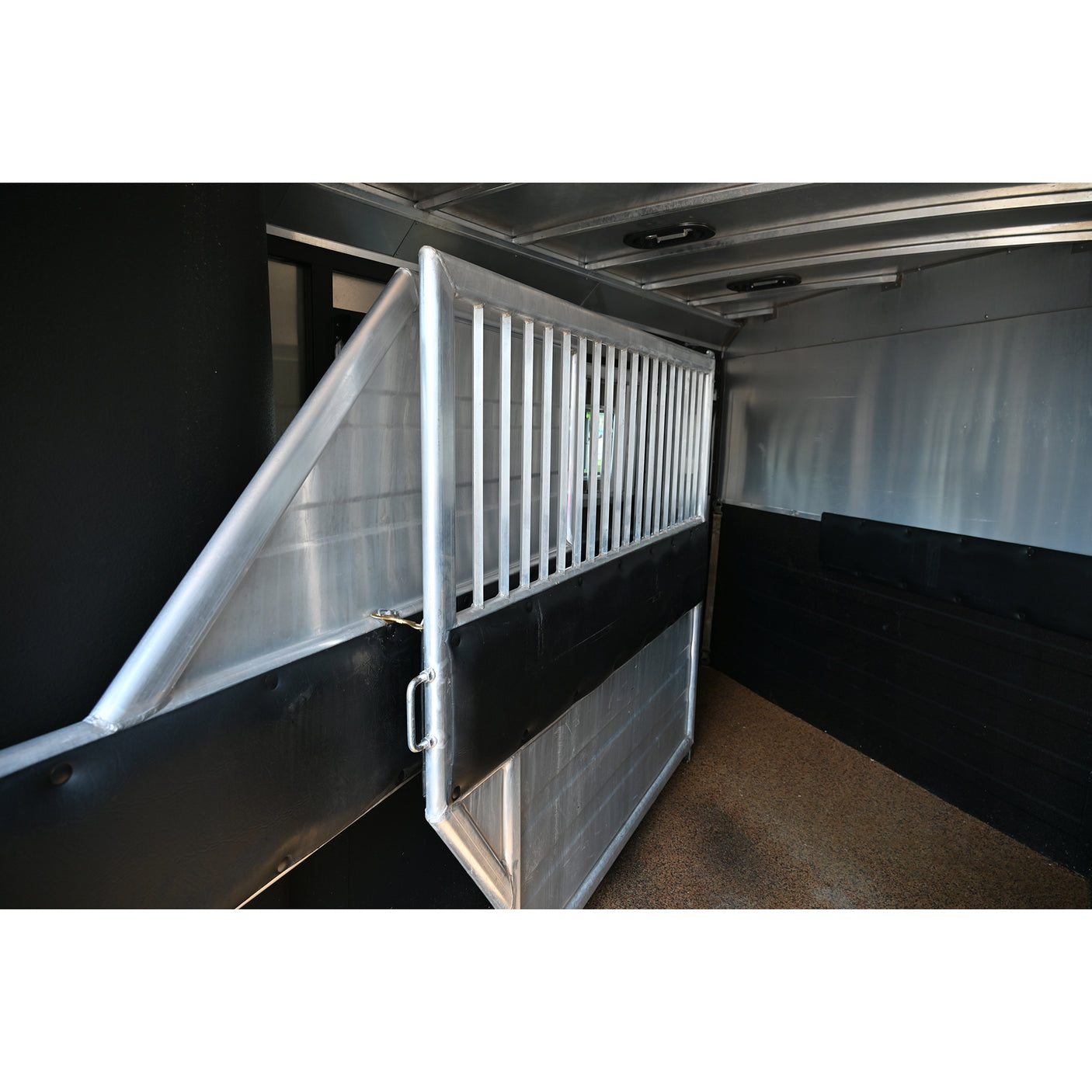 2015 Logan Coach 3 Horse Trailer with 16' LQ with Bunk Beds