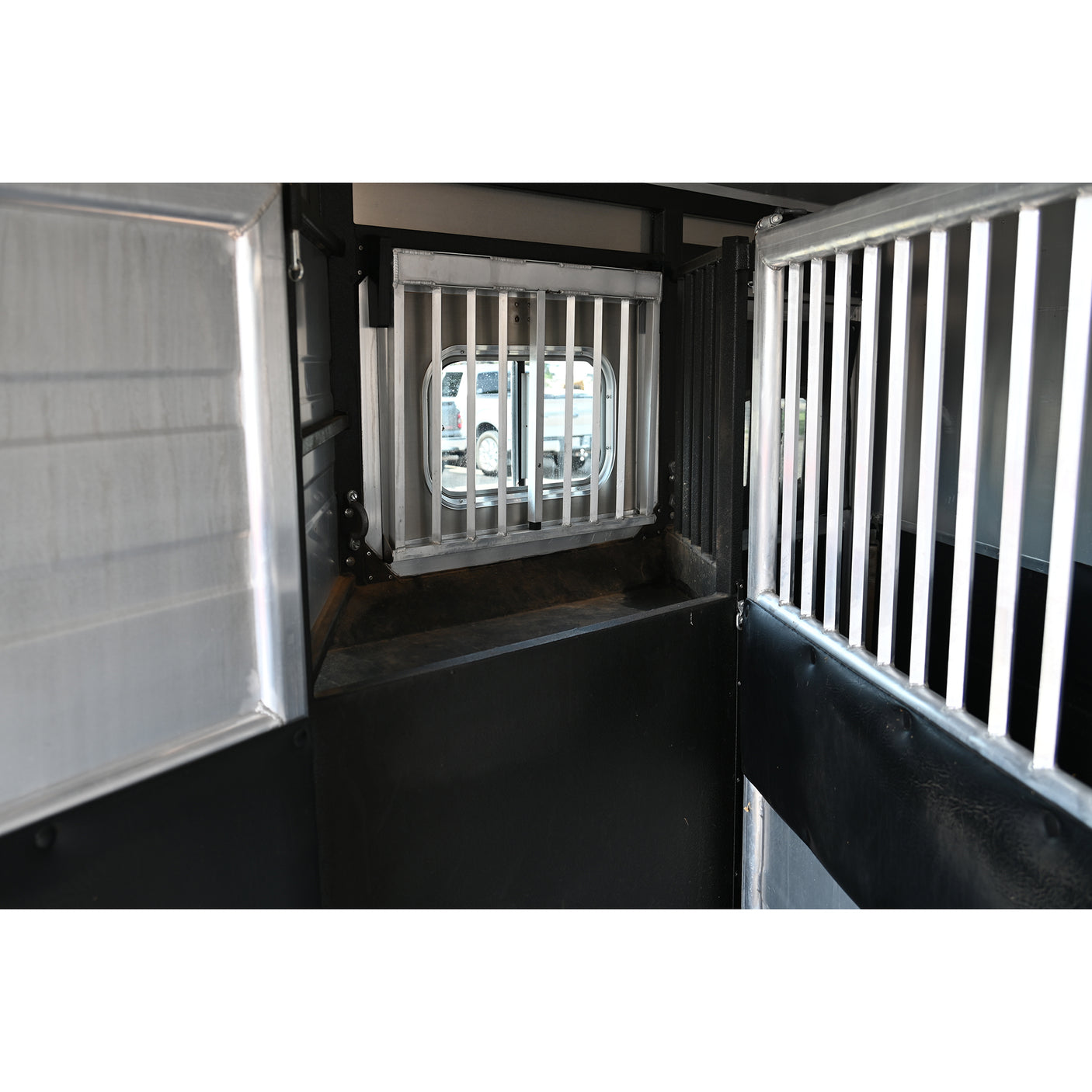 2015 Logan Coach 3 Horse Trailer with 16' LQ with Bunk Beds